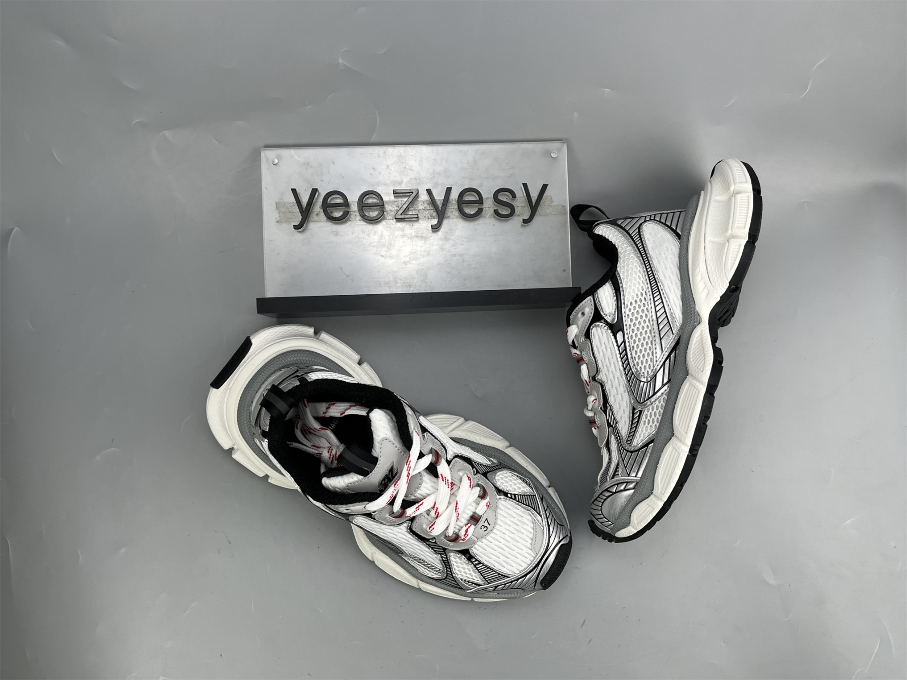 UA RUNNER GREY RED
