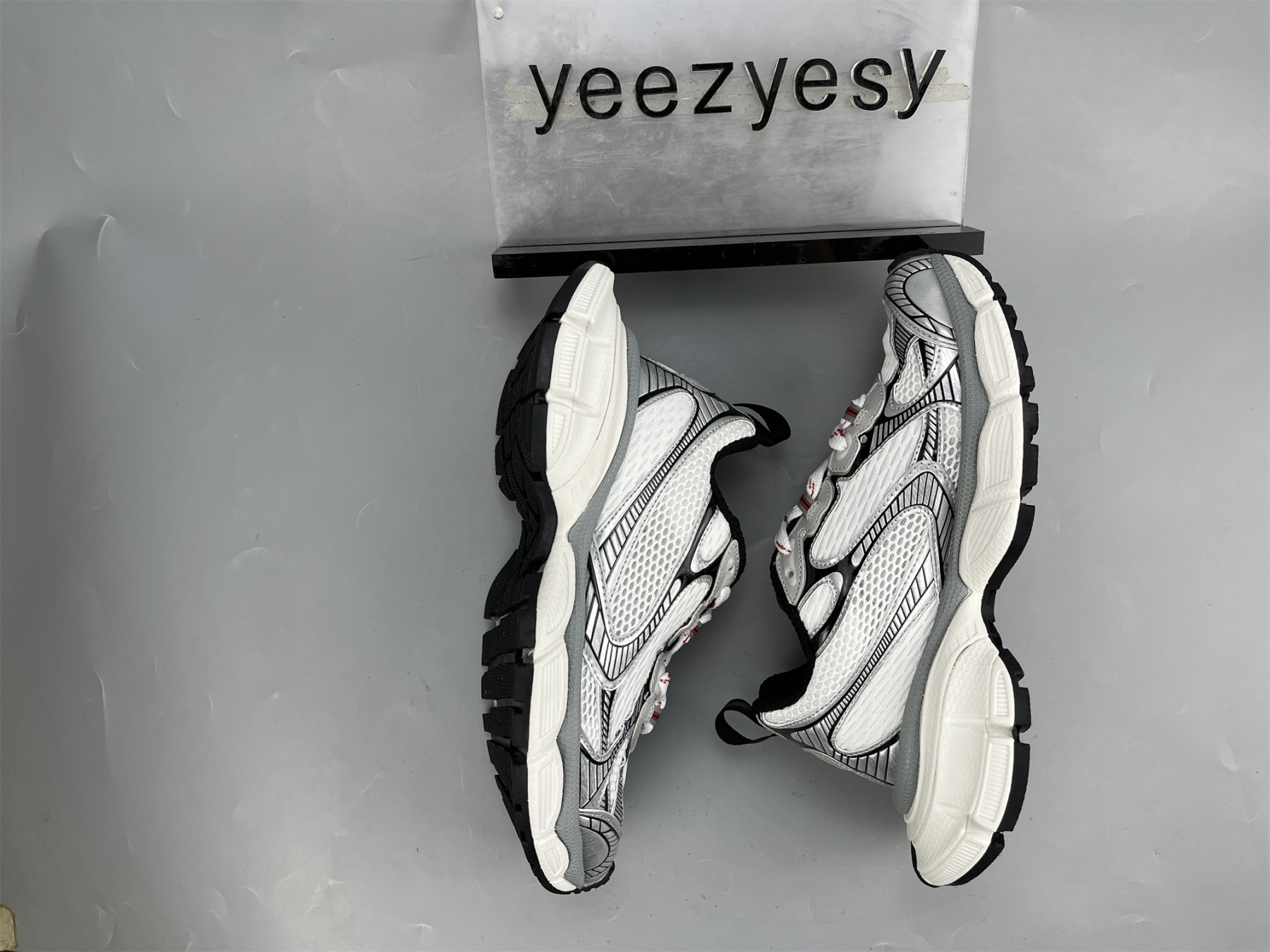 UA RUNNER GREY RED