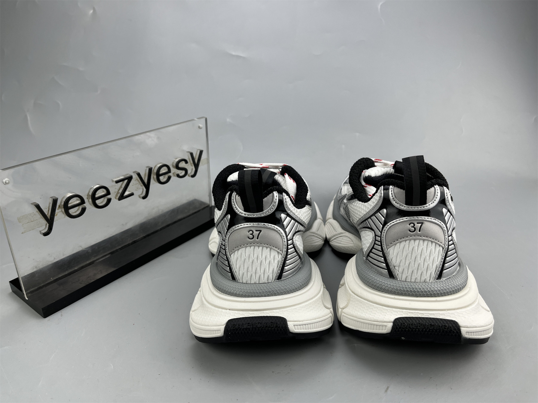 UA RUNNER GREY RED