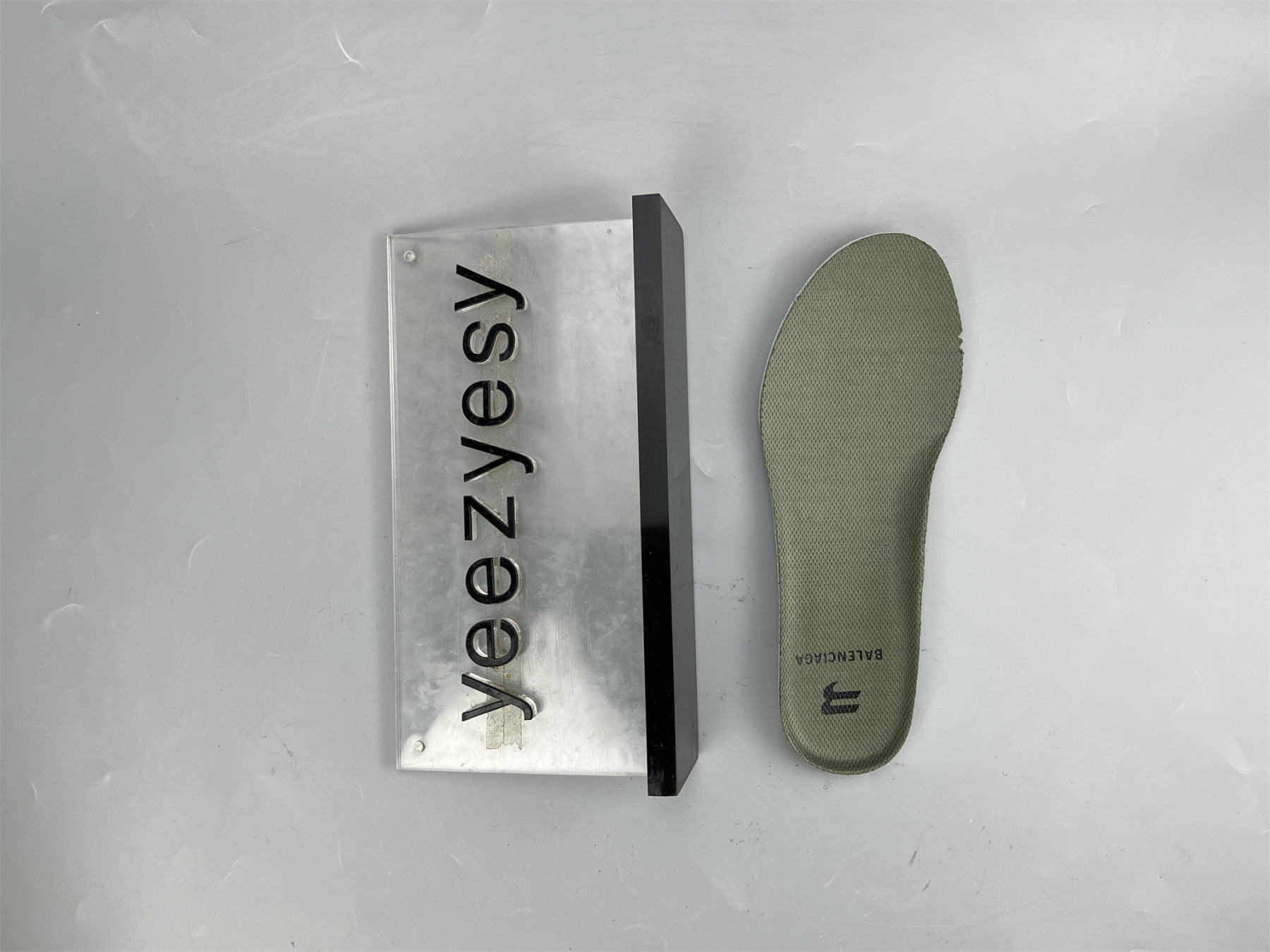 UA DEFENDER KAKI