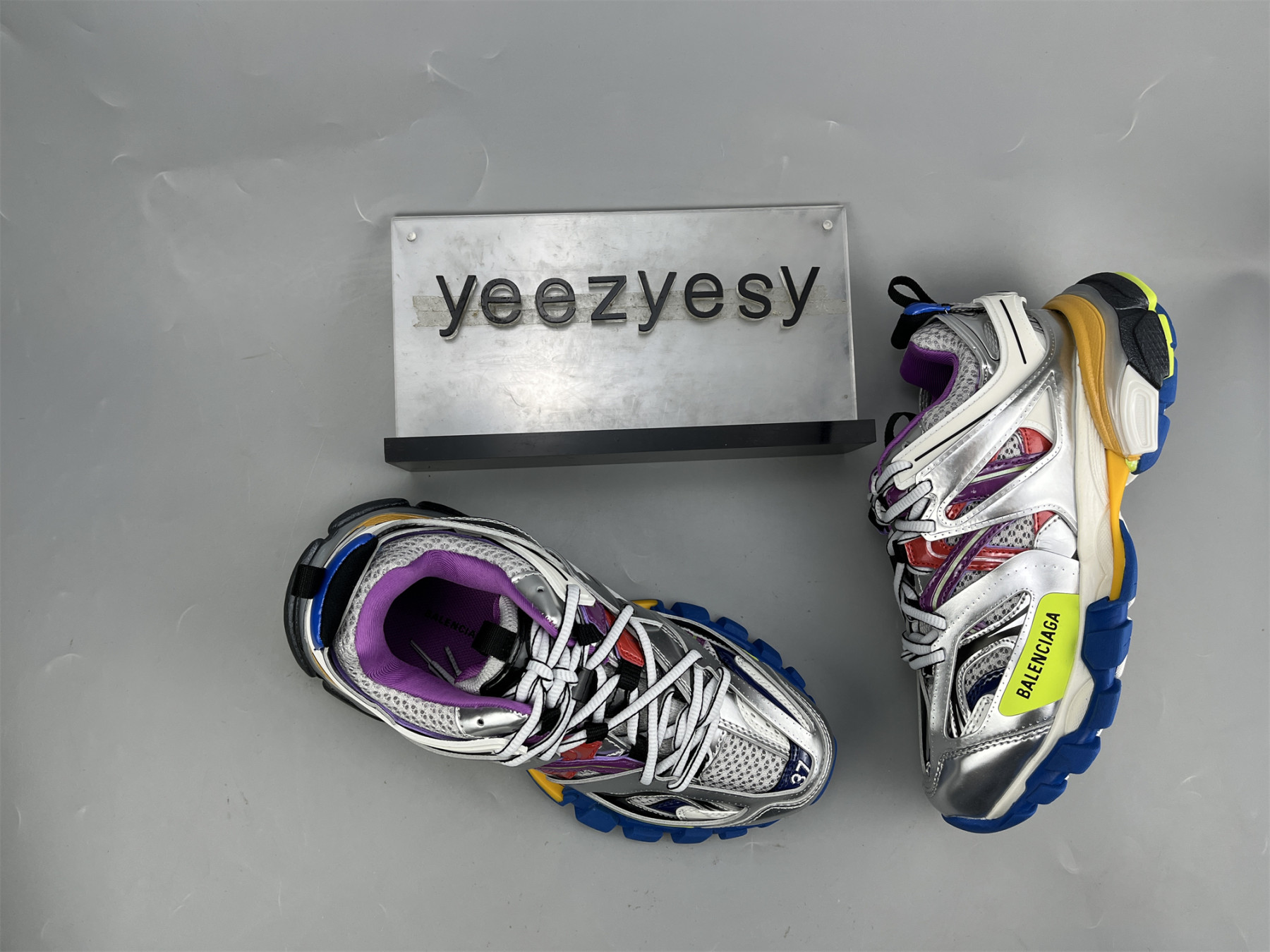 UA SNEAKER SILVER COLORBLOCK