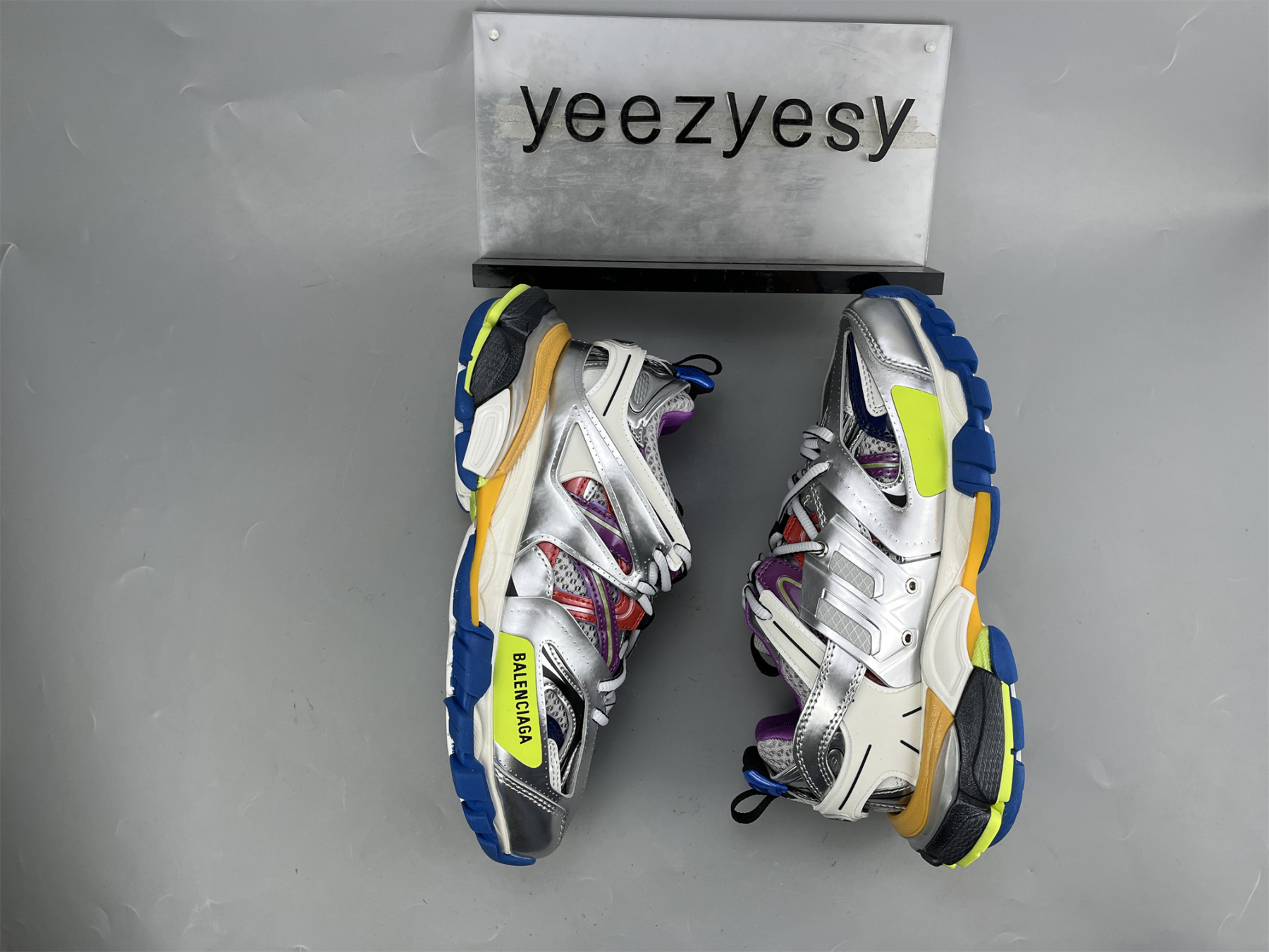 UA SNEAKER SILVER COLORBLOCK