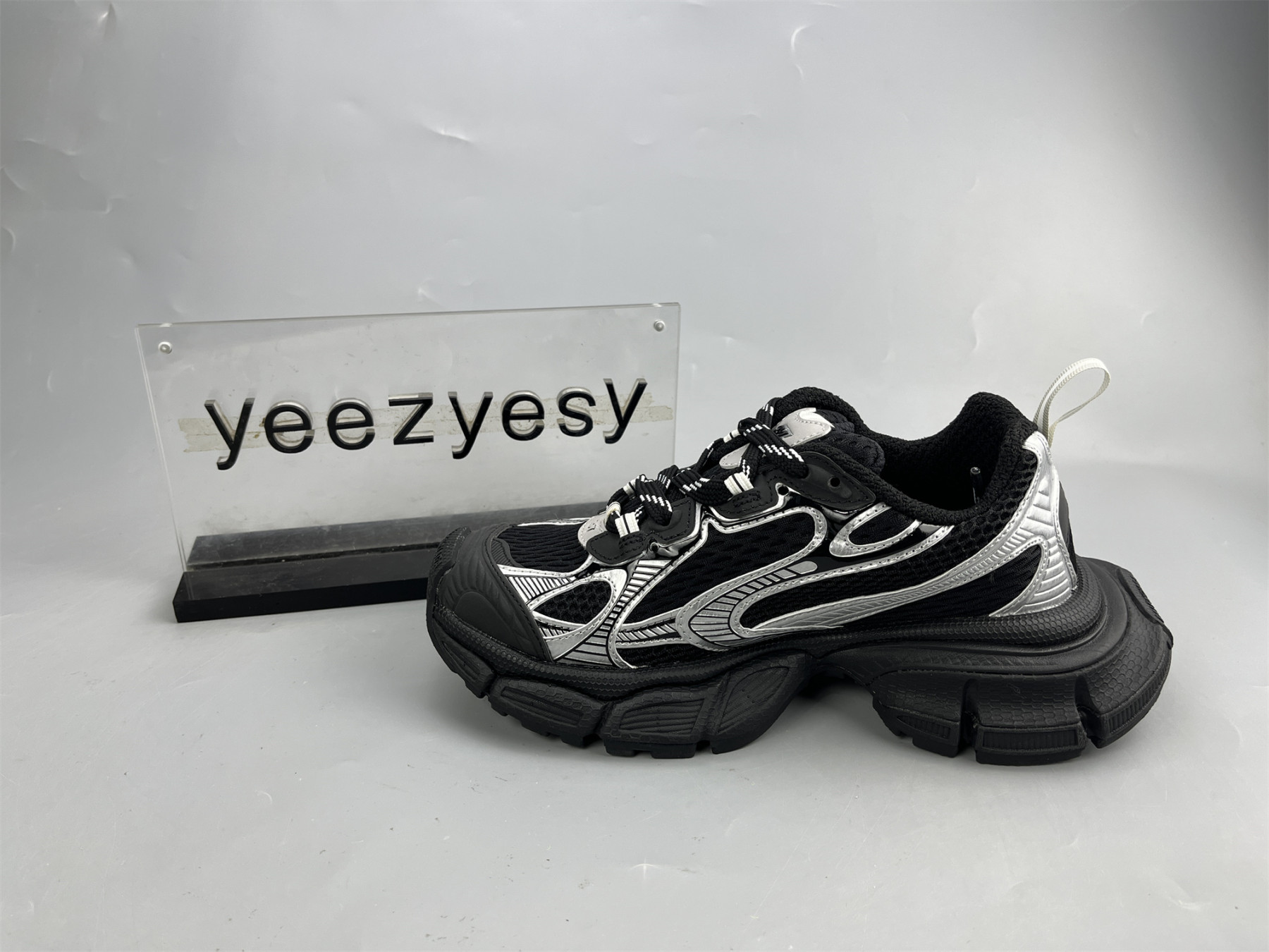 UA RUNNER BLACK SILVER