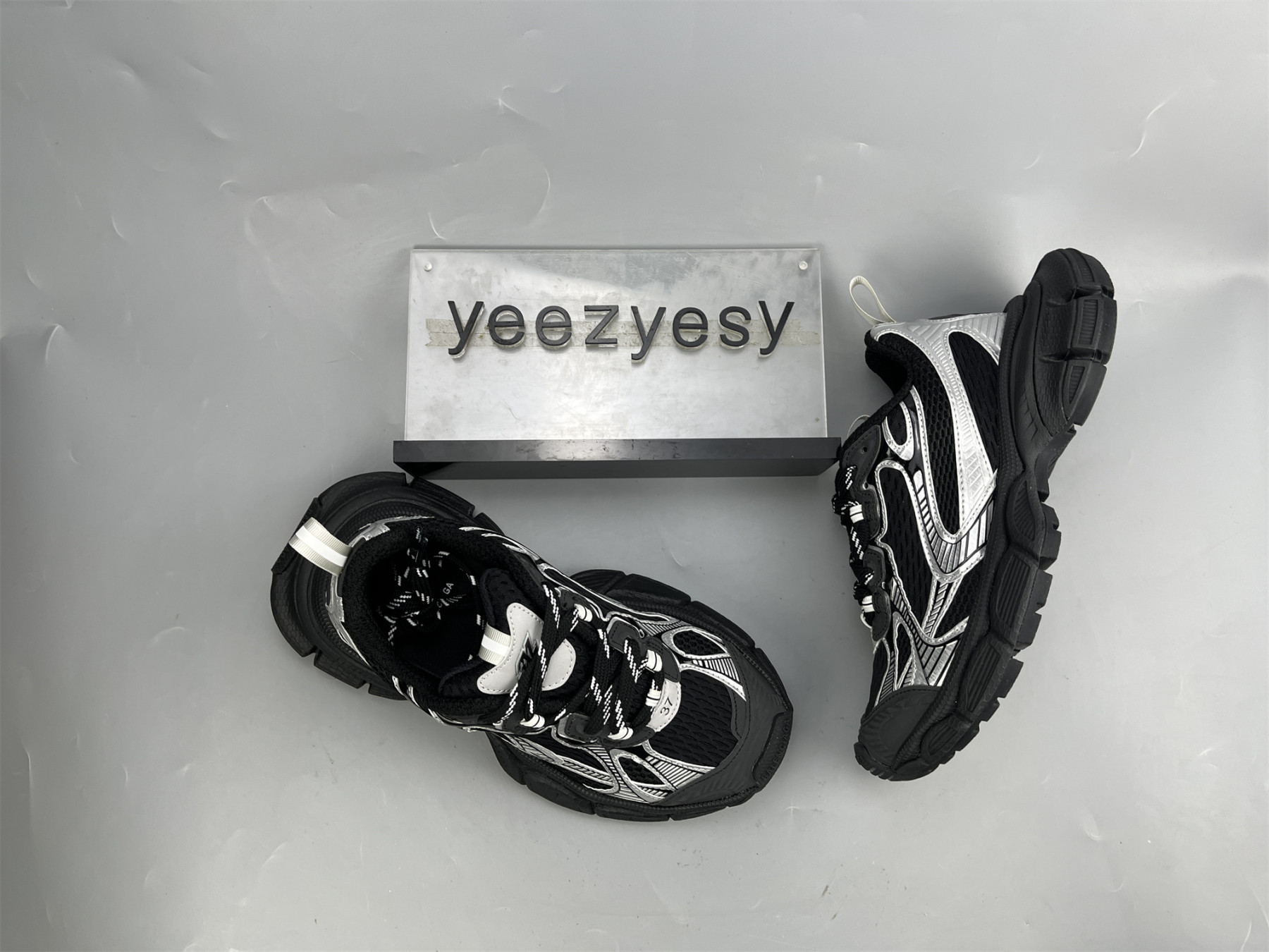 UA RUNNER BLACK SILVER