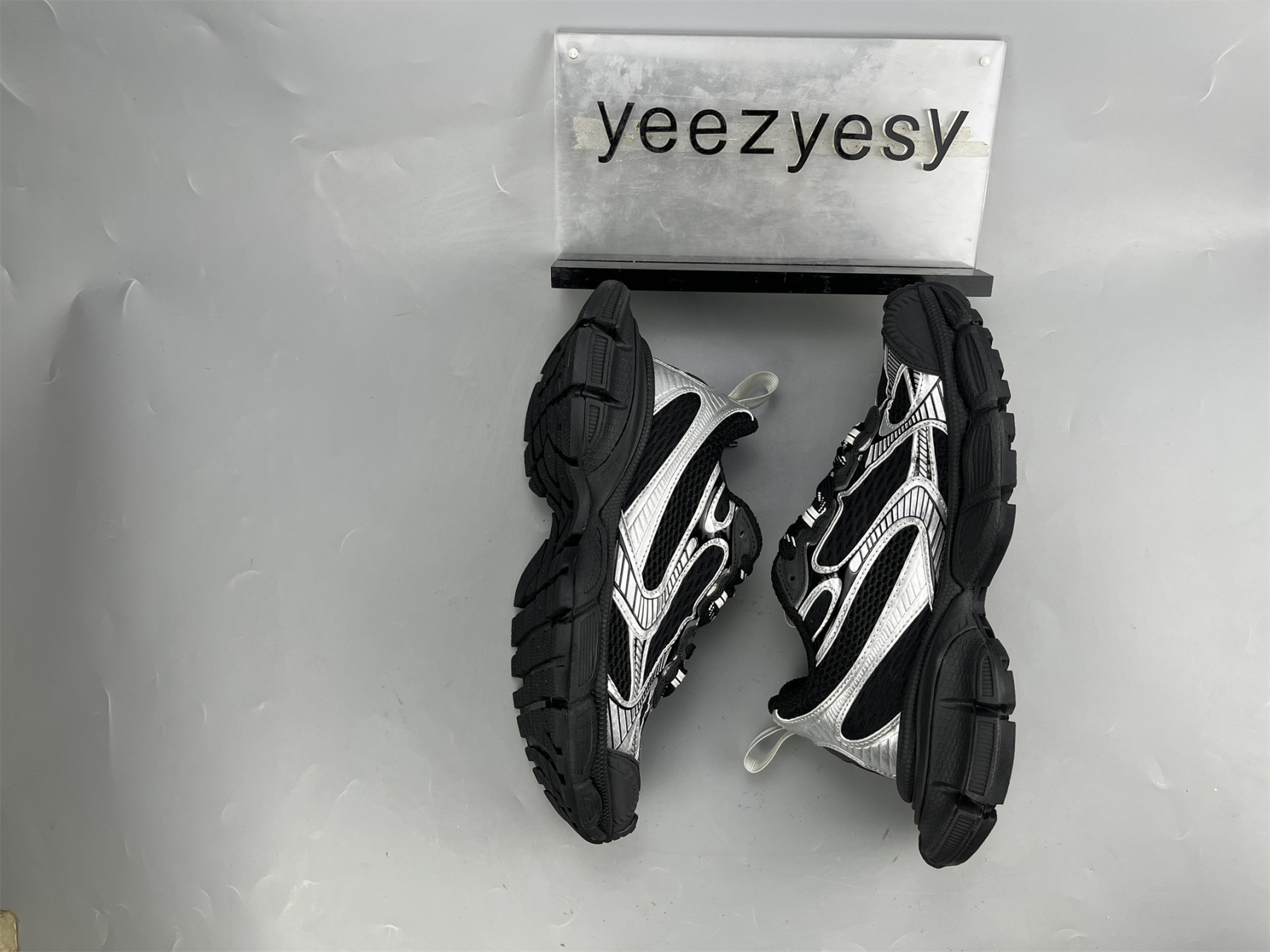 UA RUNNER BLACK SILVER