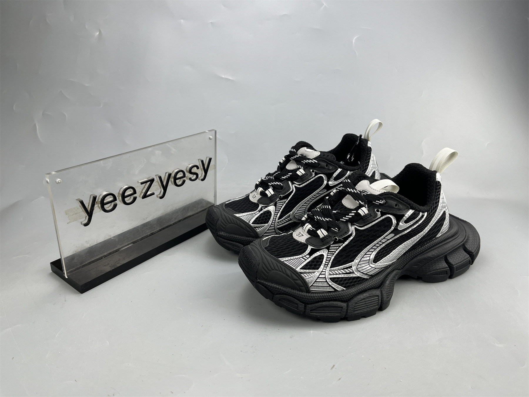 UA RUNNER BLACK SILVER
