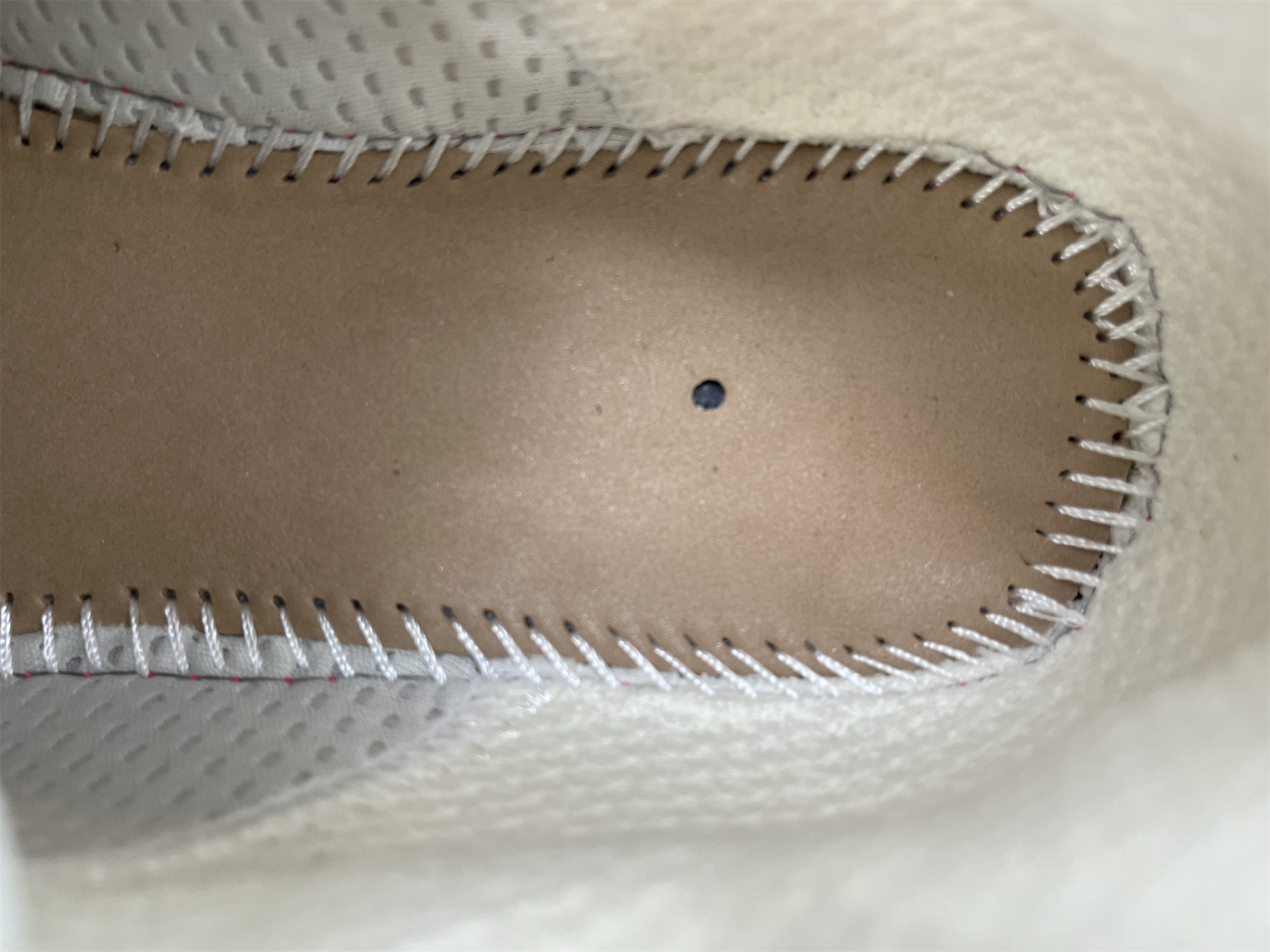 UA RUNNER CHAMPAGENE GOLD