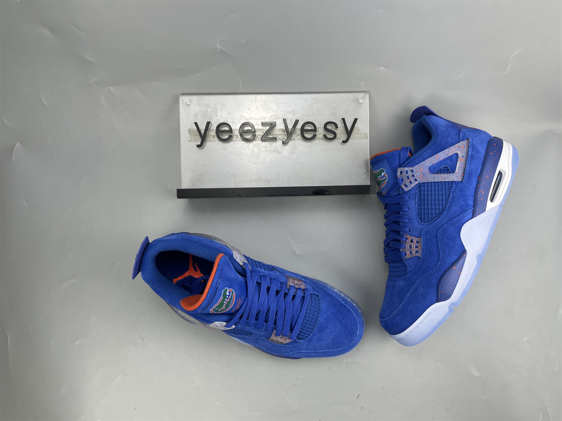 UA AIR JORDAN 4 