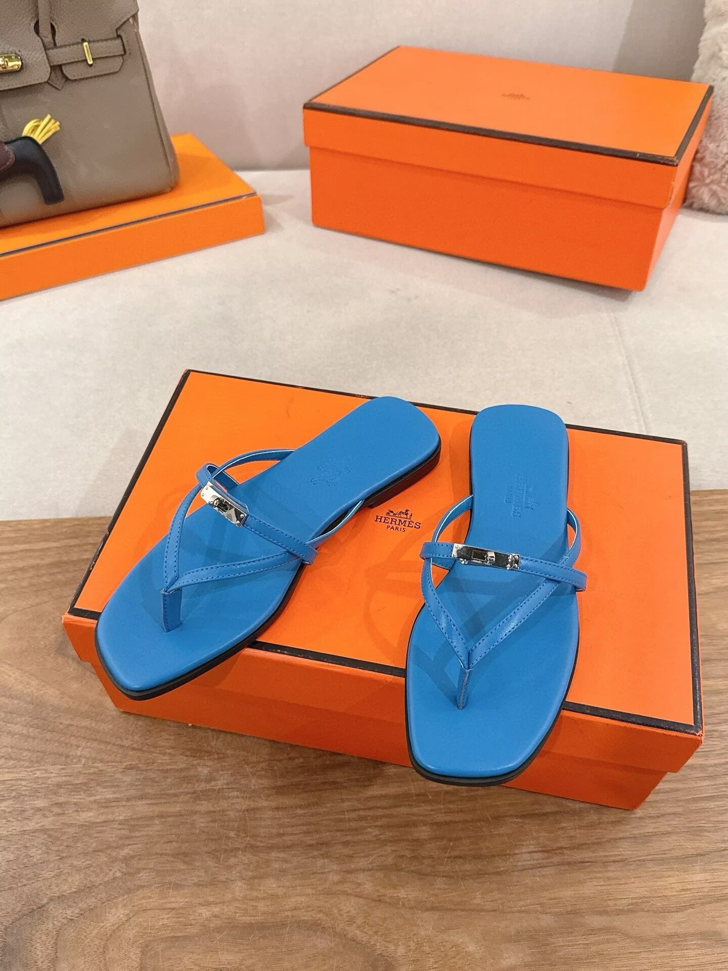 ua H**me5 miss sandals