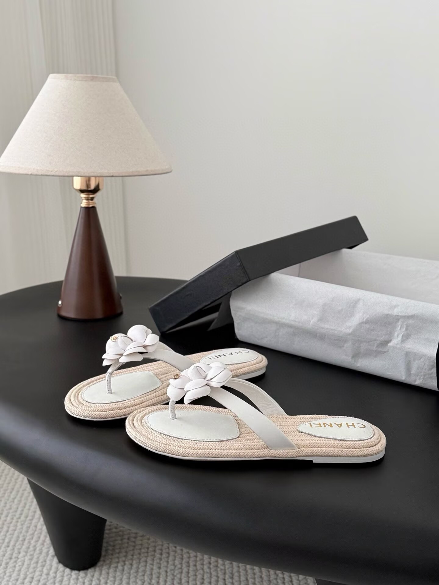 ua Ch**el thongs slides