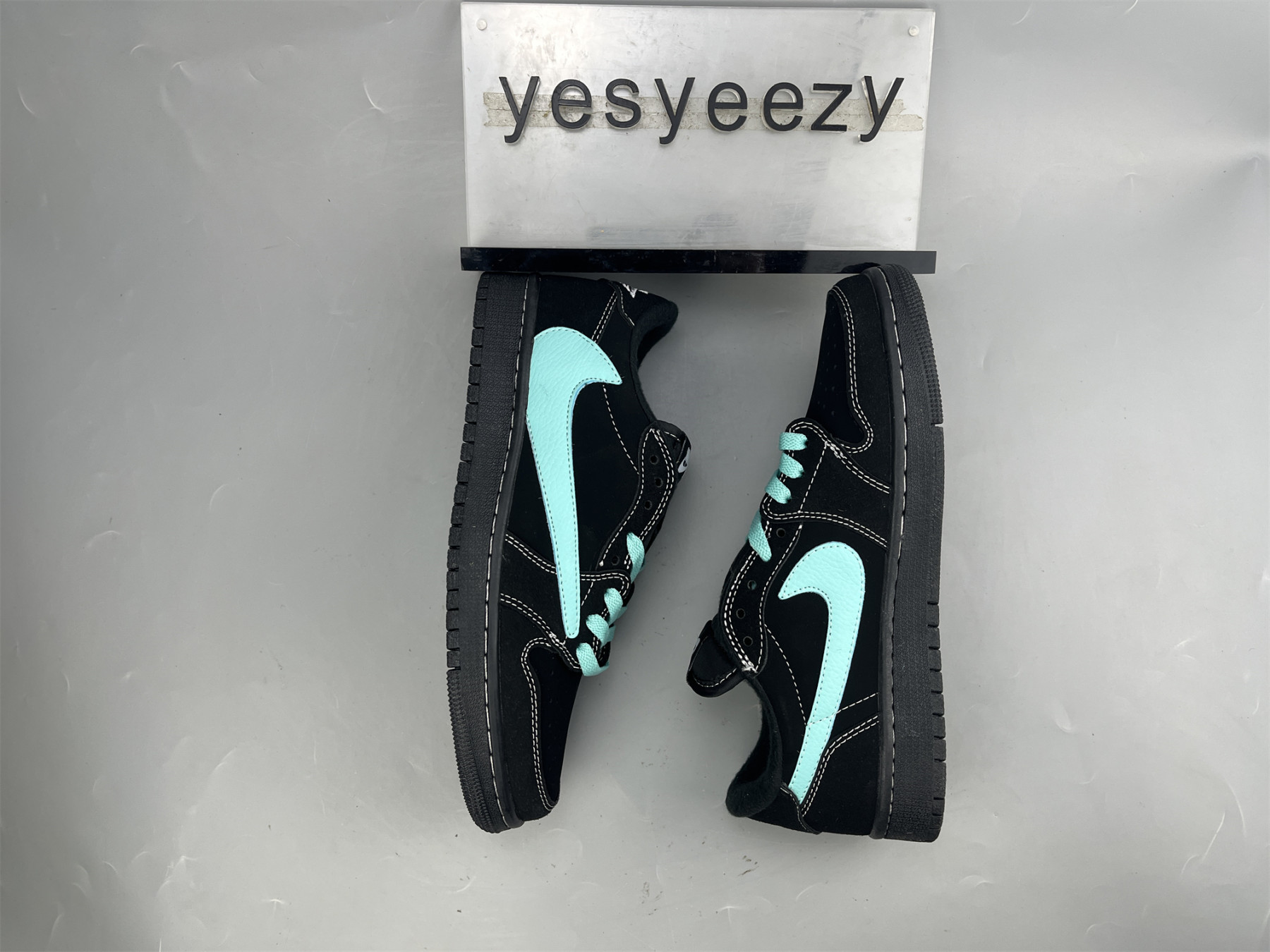 ua air jordan 1 low t*f*ny phanT0m