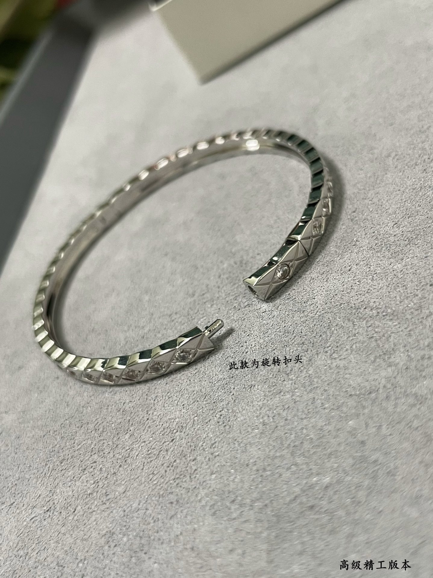Ch**el Carved Finely carved narrow D1am0nd Bracelet