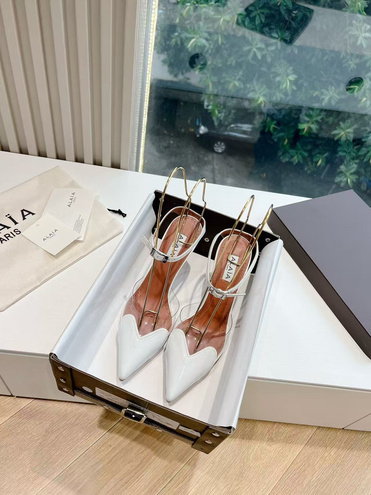 UA A1a1a Patent Heart-Toe Stiletto Pumps