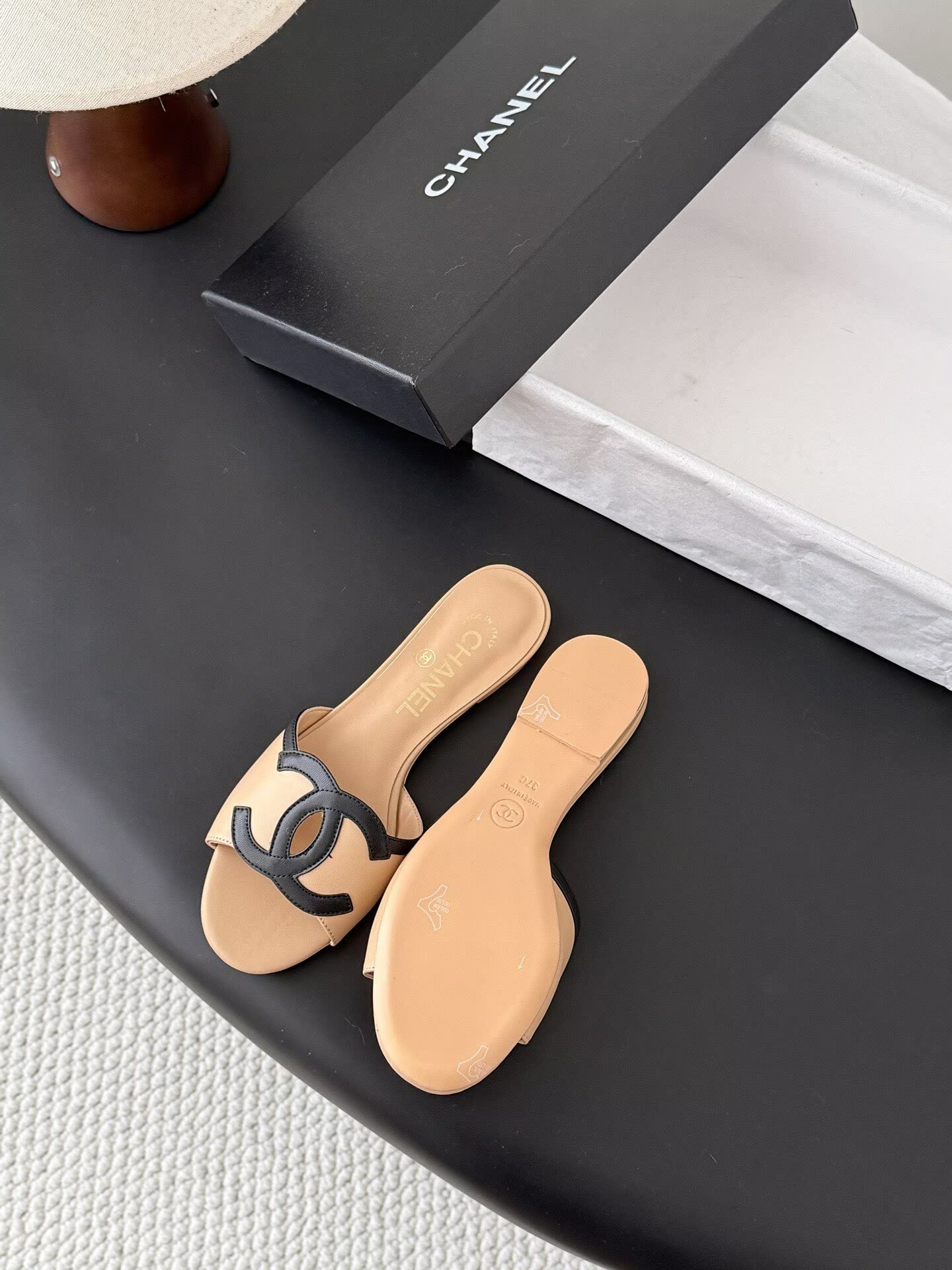 ua Ch**el sandals