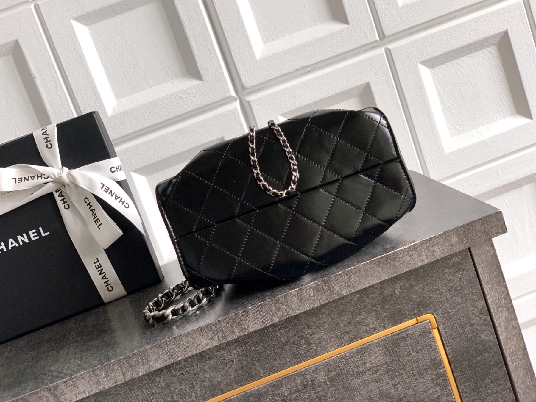 Ch**el 25c bucket bag oil wax leather 20x22x12.5cm
