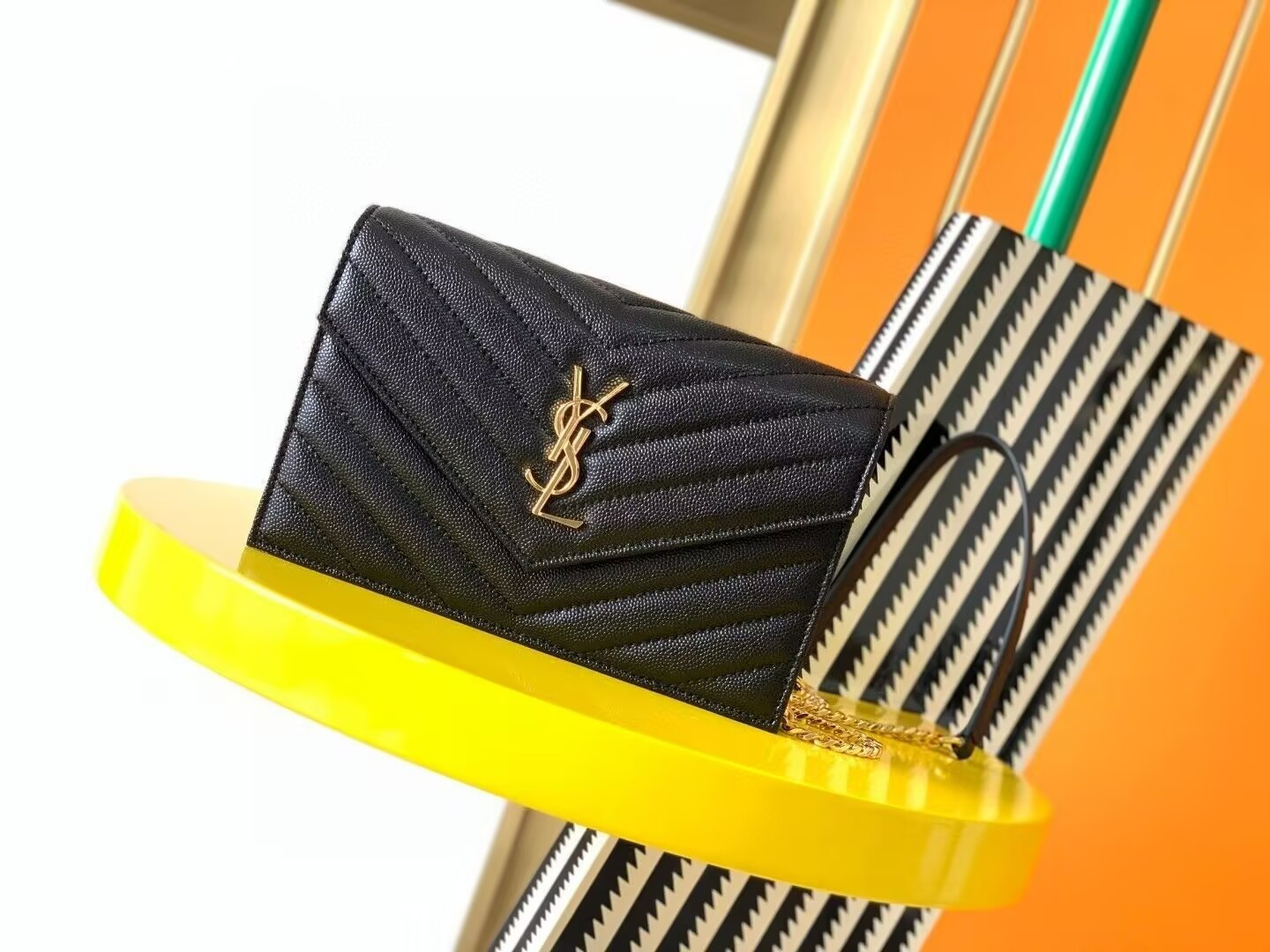 Y51 Cassandra WOC envelope chain wallet 19 x 12.5 x 3.5cm