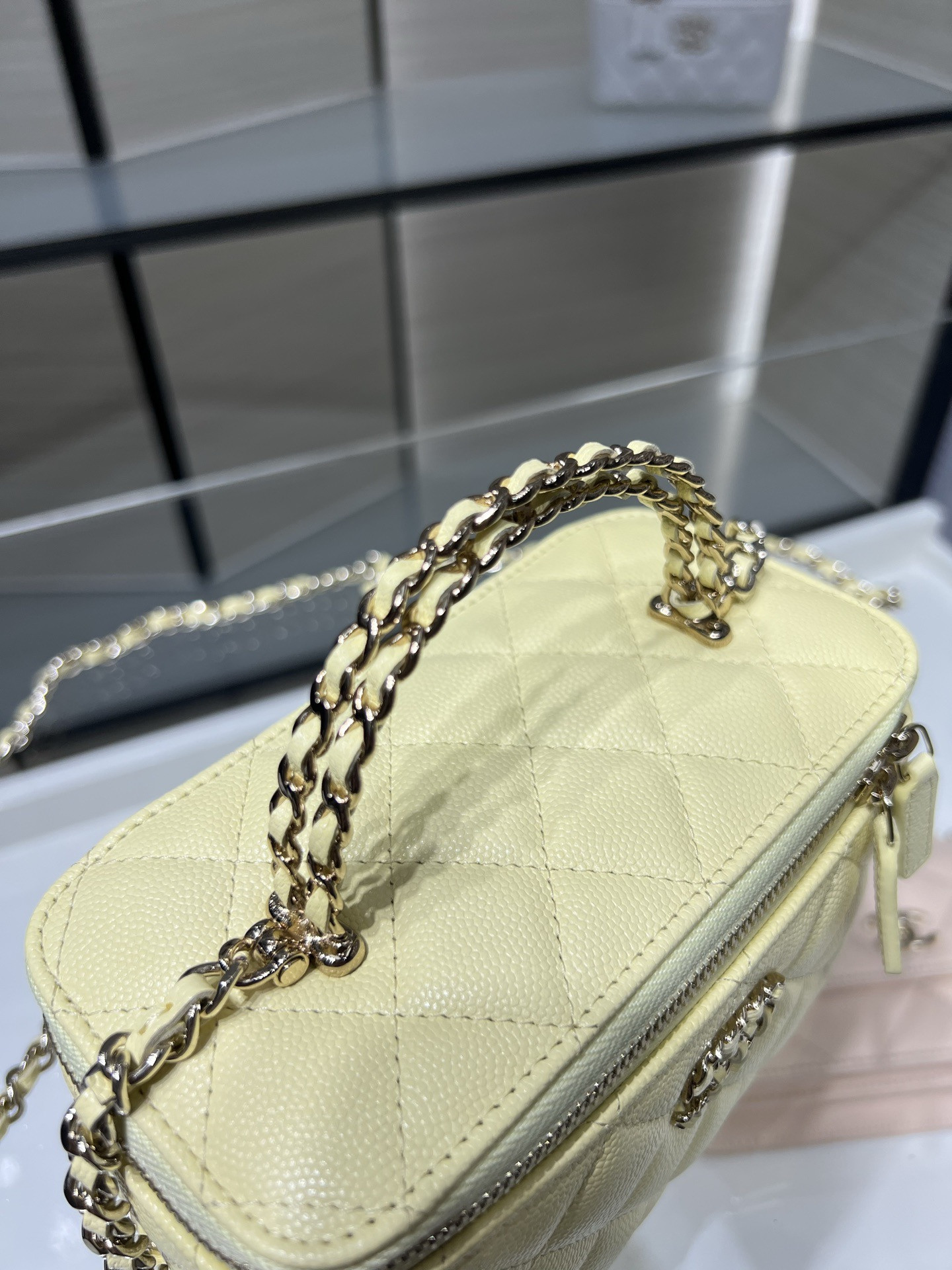 Ch**el vanity with chain ap5182 9.5x17x8cm