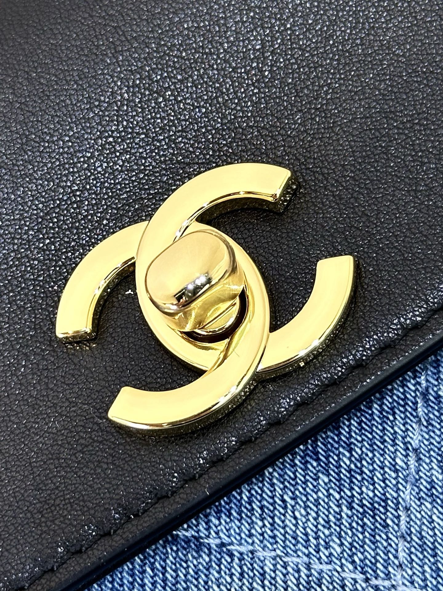 Ch**el small tote as6288 15x31x12cm