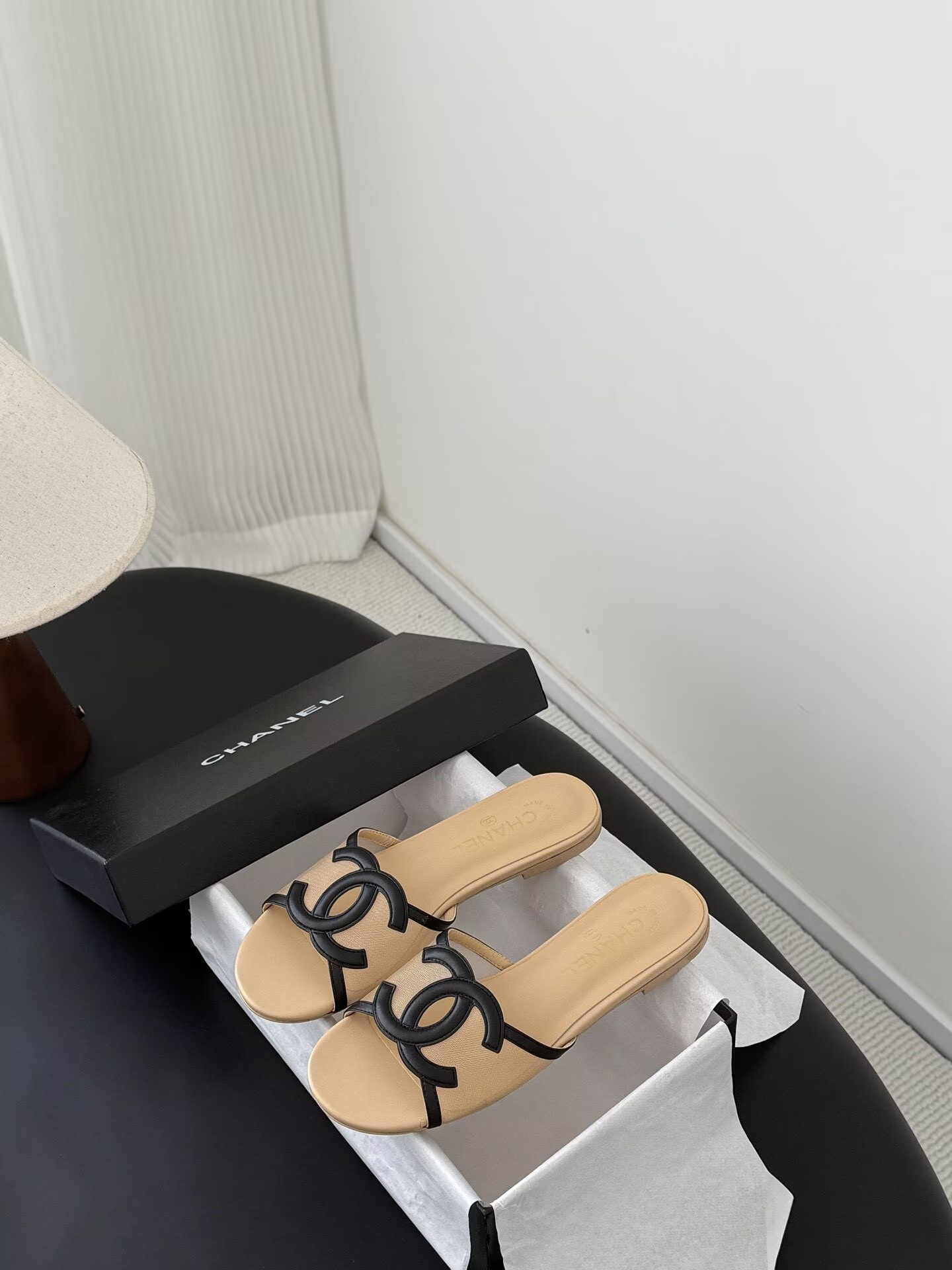ua Ch**el sandals
