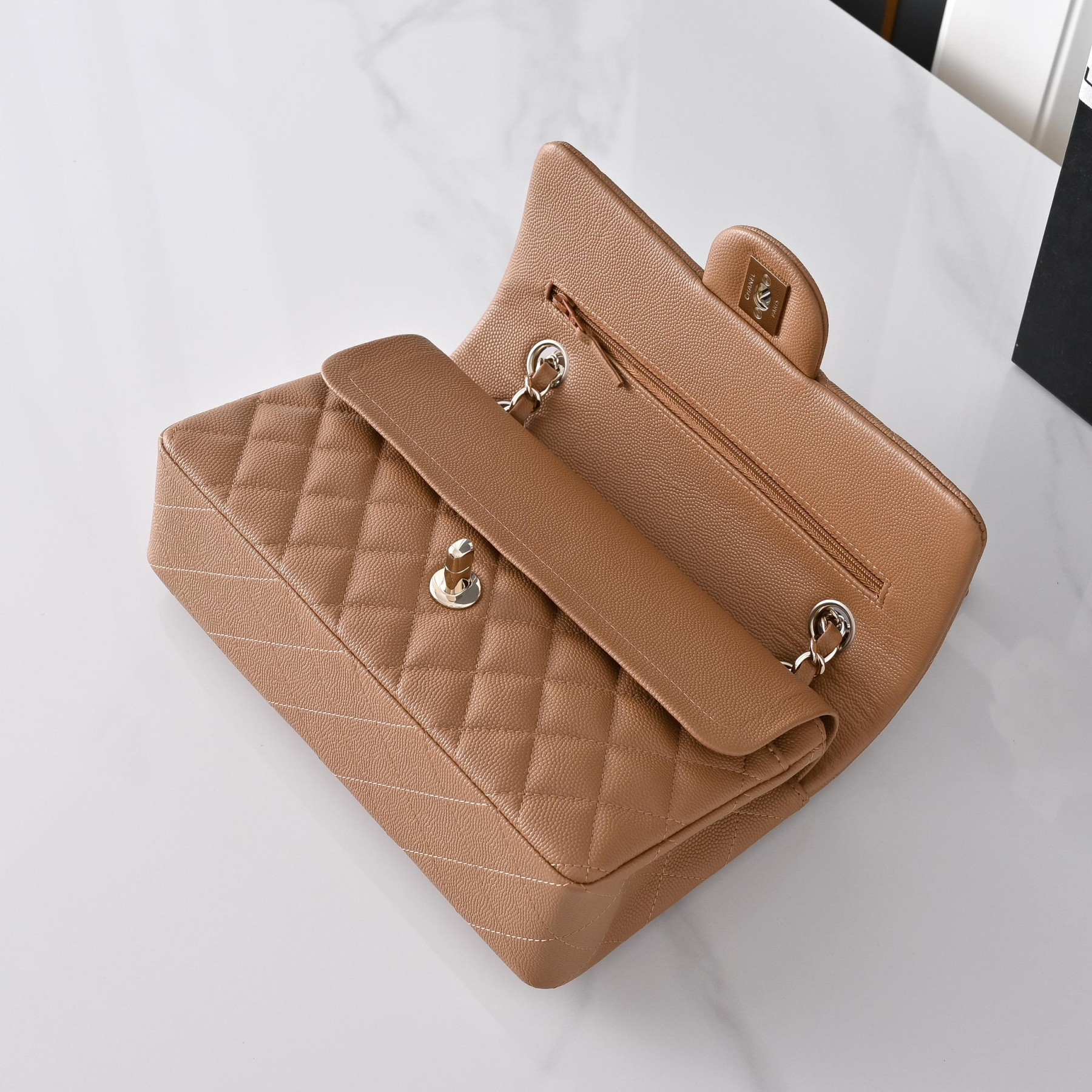 Ch**el classic flap handbag caramel with light gold hardware and caviar leather a01113 23x14.5x6cm