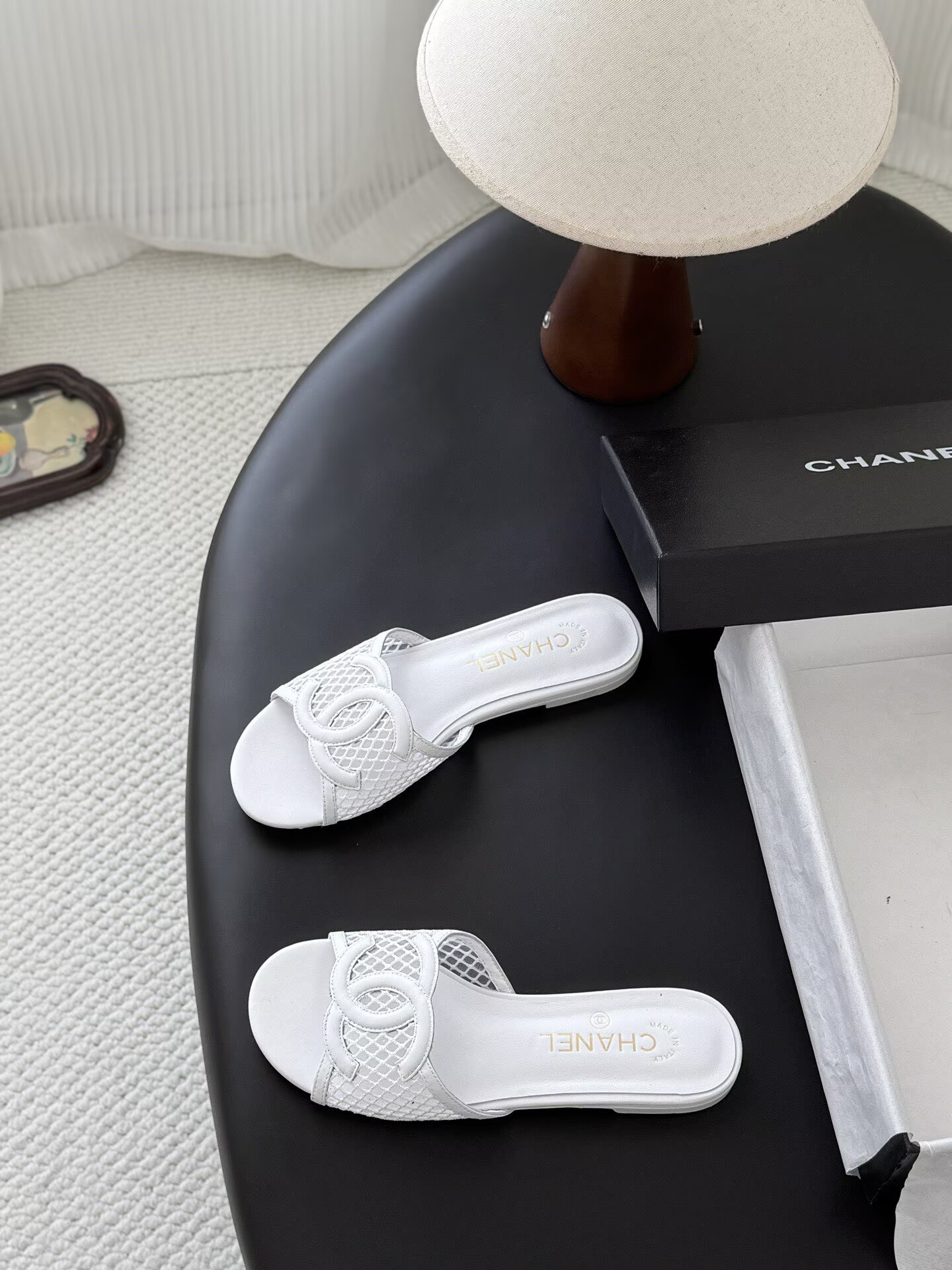 ua Ch**el sandals