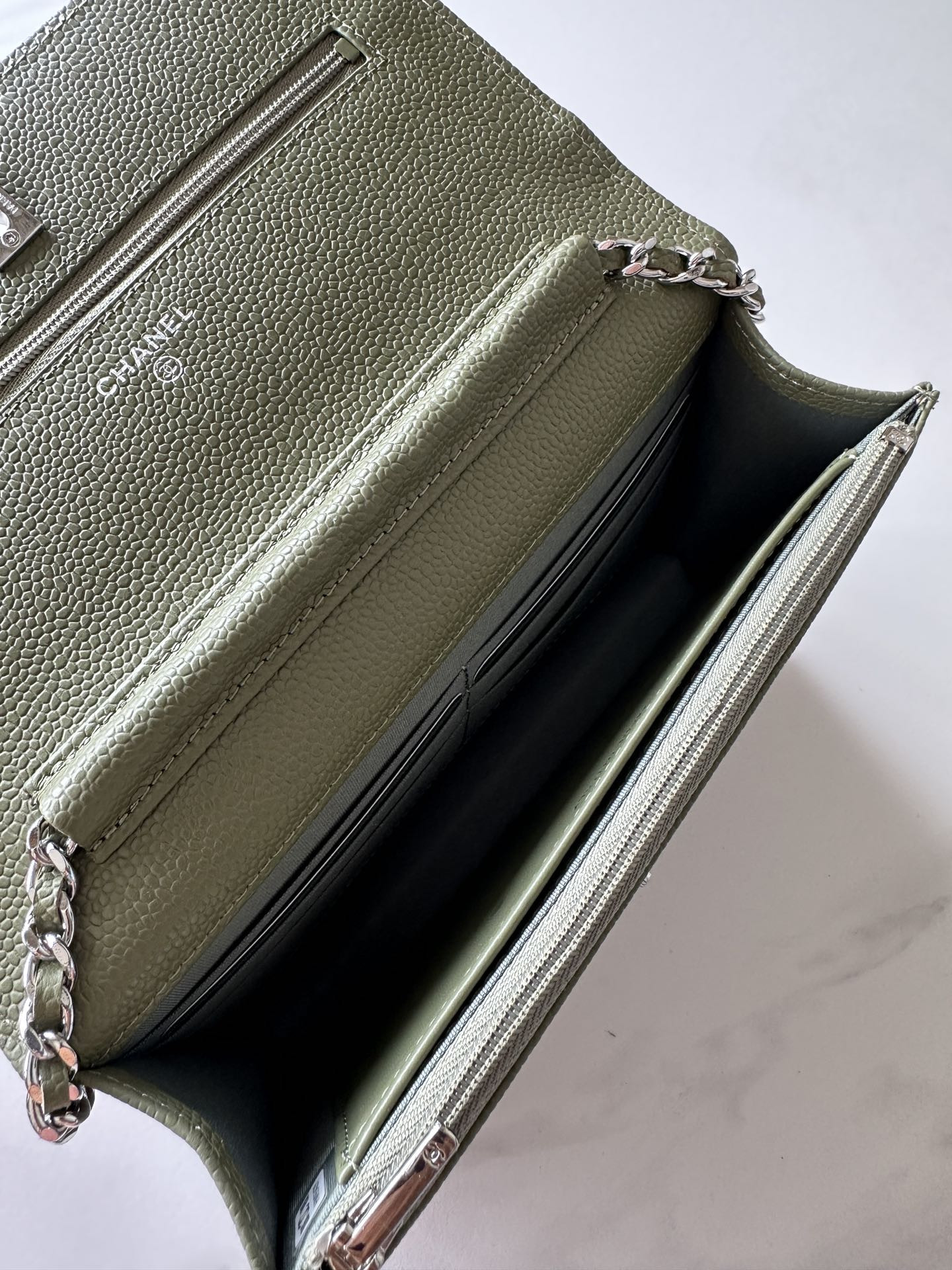 Ch**el woc classic wallet on chain 13x19cm