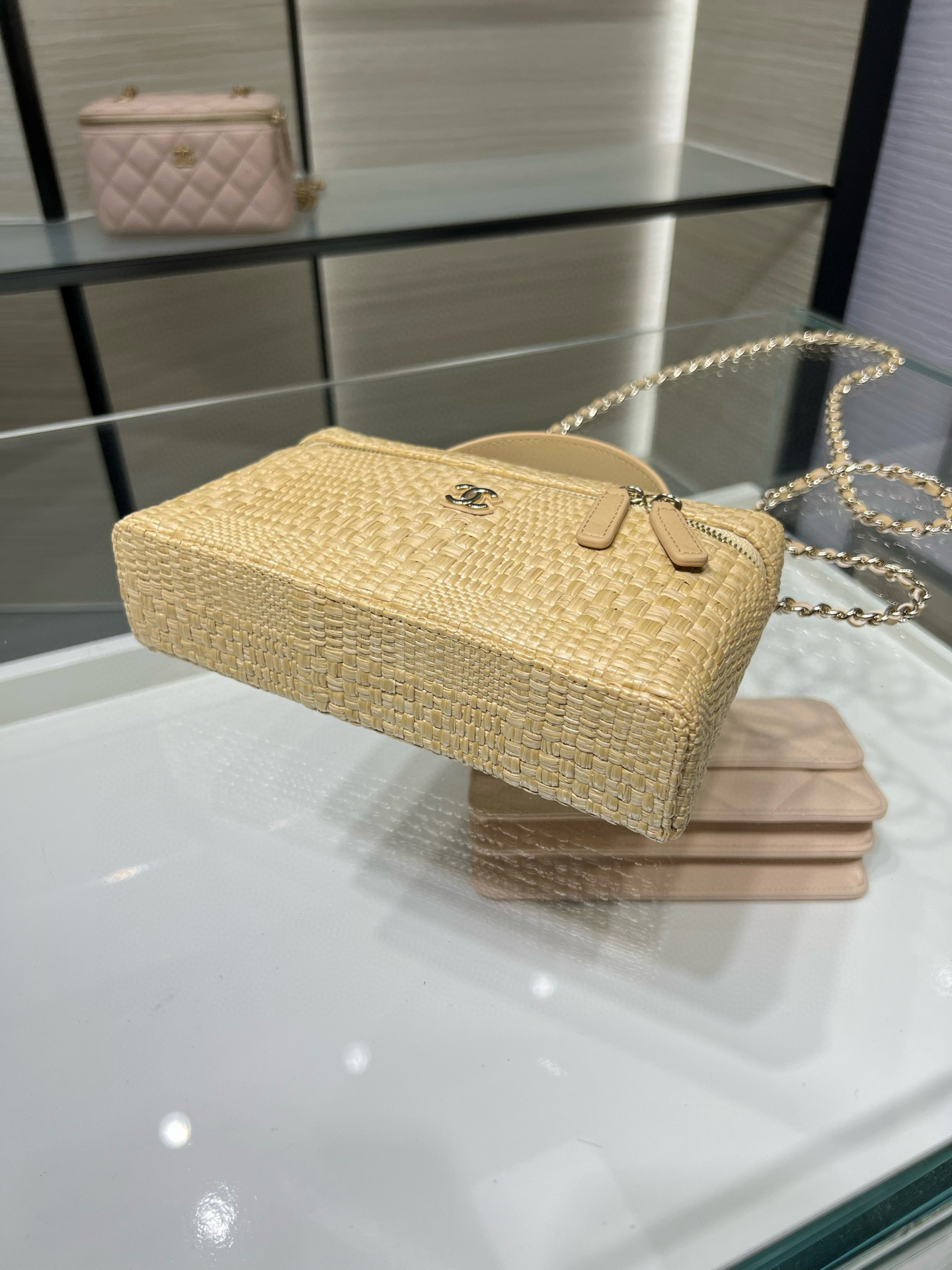 Ch**el classic vanity with chain ap4385 17x19.5x5cm