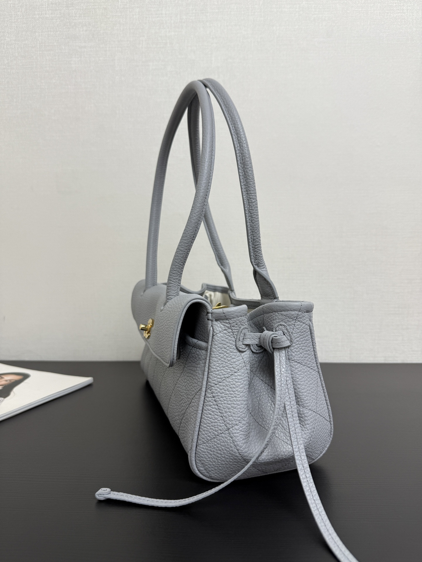 Ch**el small tote as6288 15x31x12cm