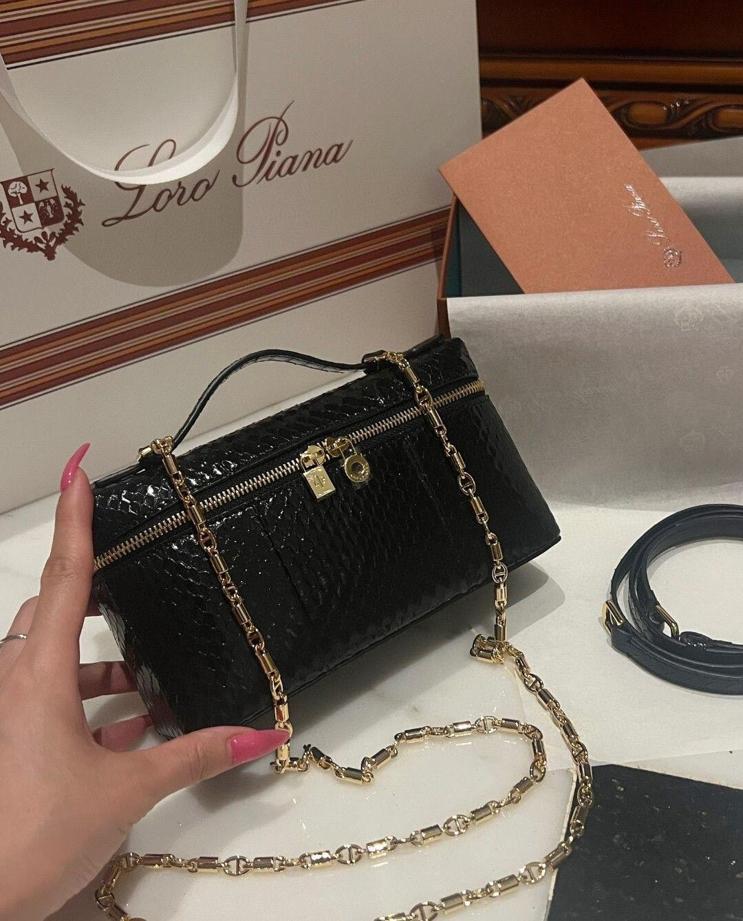 L0r0 P1ana Extra Pocket L19 Bag 11x19x6.5cm