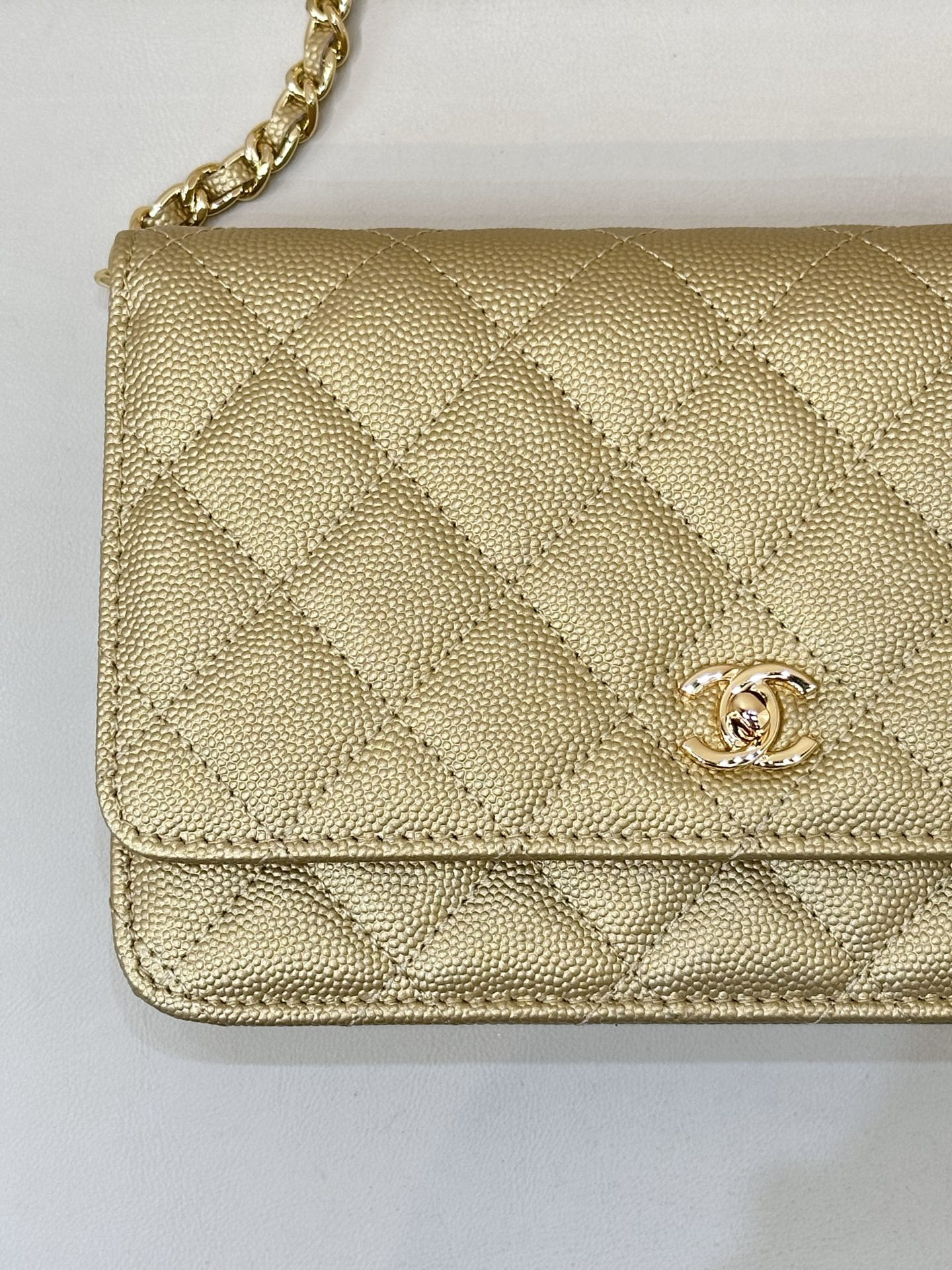 Ch**el woc classic wallet on chain 13x19x3cm