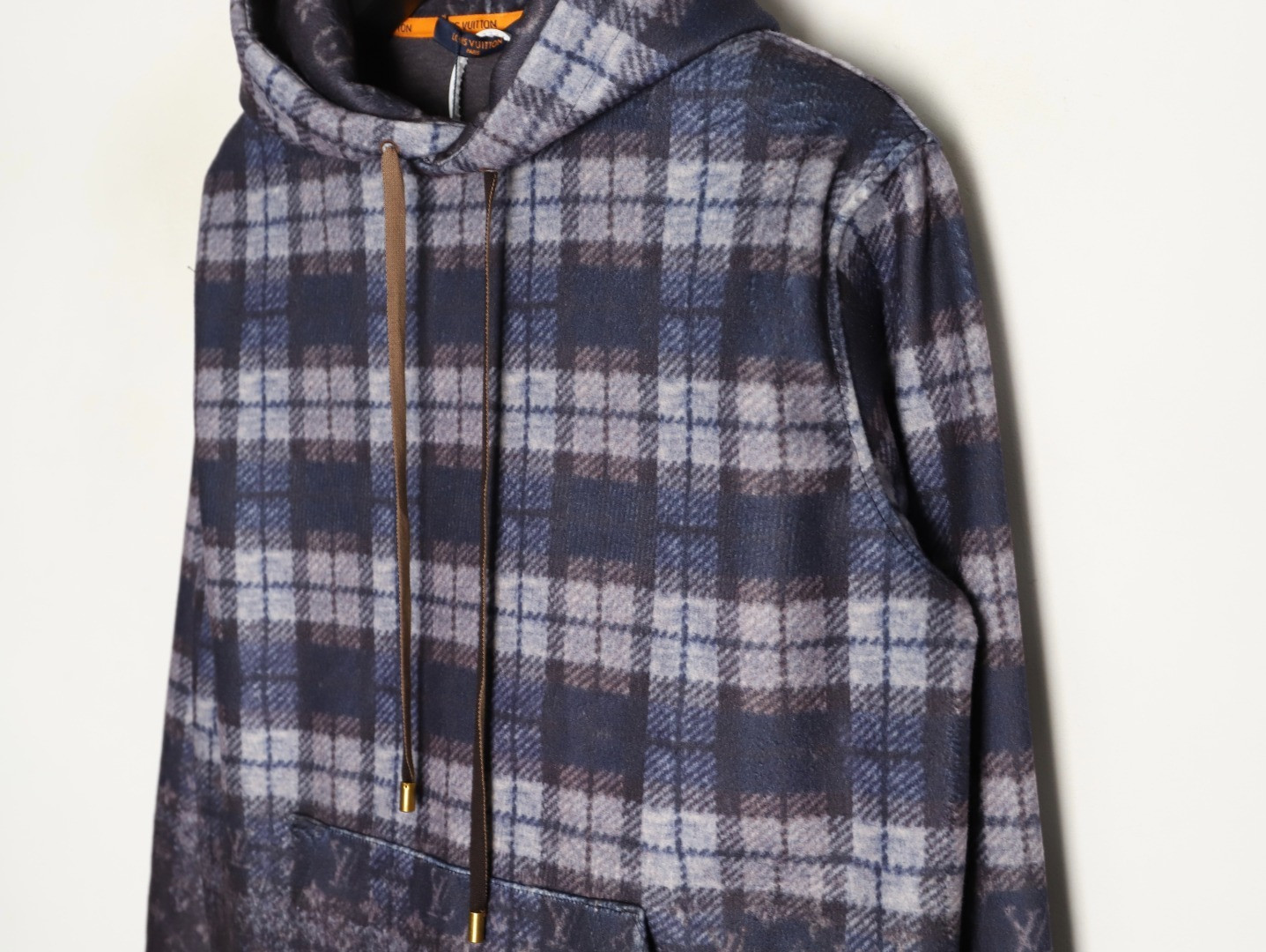 L0vis Vvtt0n Hoodies