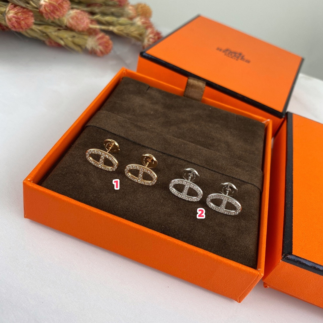 H**me5 Fully D1am0nd-Encrusted  H Stud Earrings