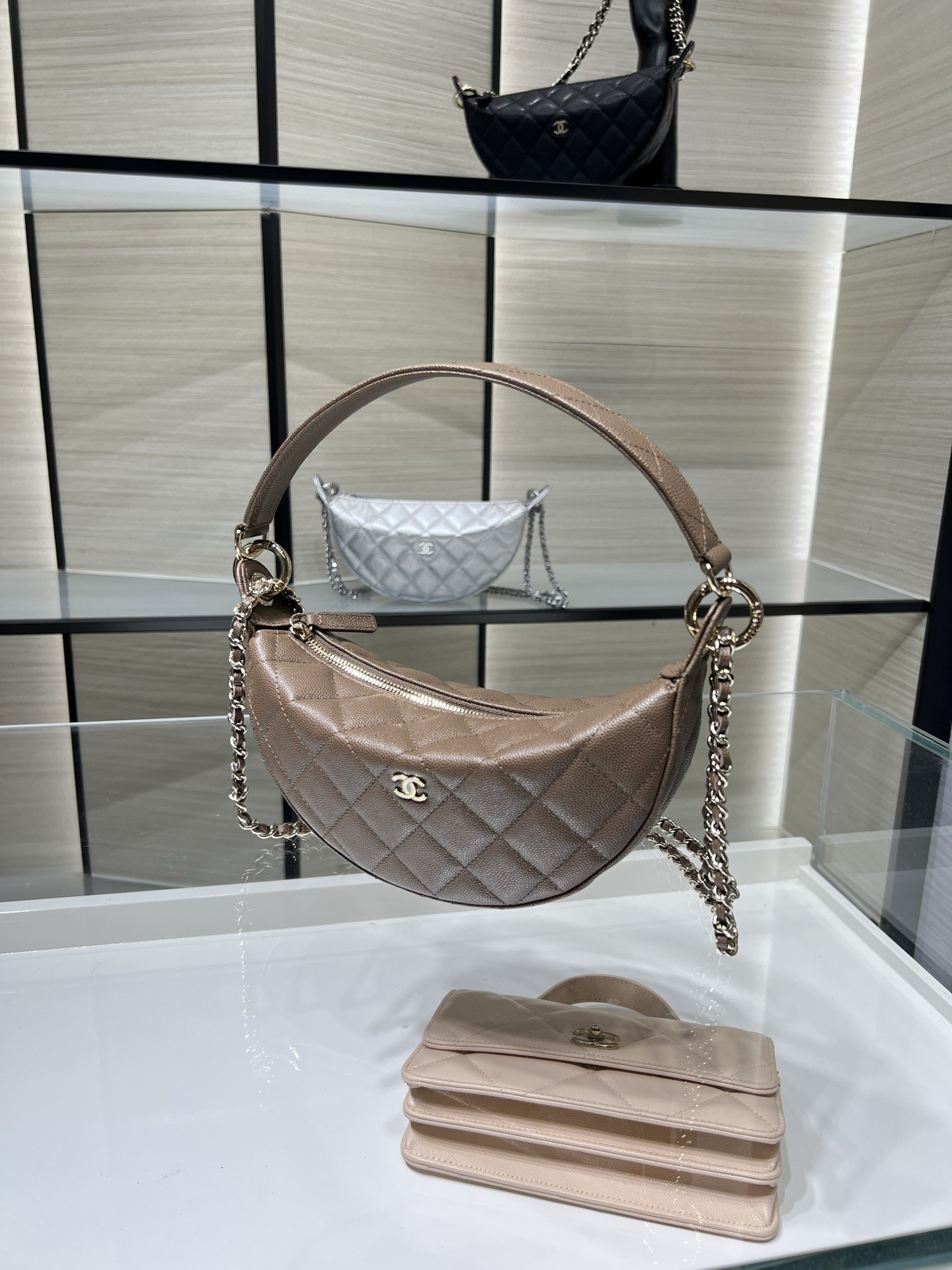 Ch**el clutch with chain light gold hardware ap5094 15x22x6cm