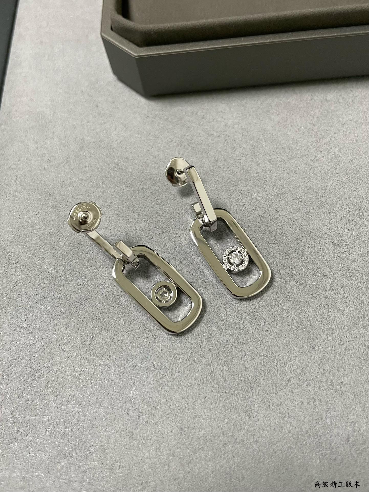 Mes1kaa large single d1am0nd moving stud earrings