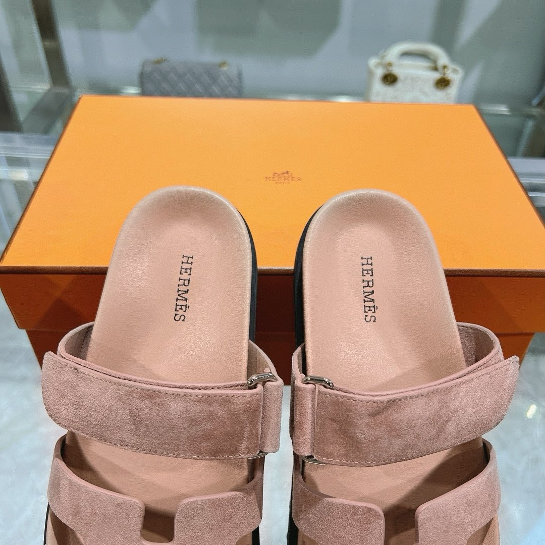 UA H**me5 Chypre Sandal