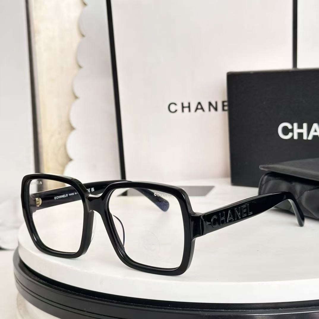 Ch**el glasses