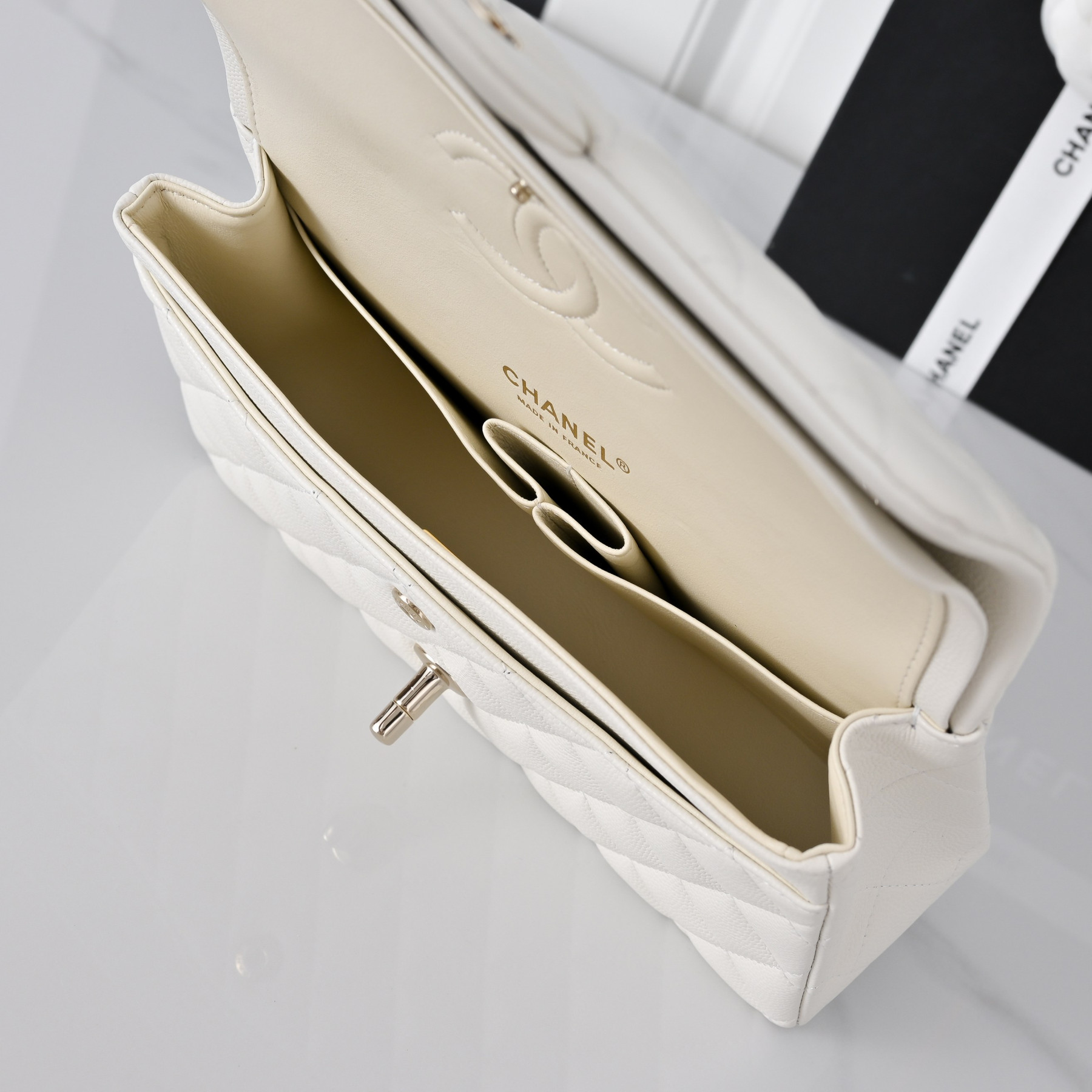 Ch**el classic flap handbag off-white with light gold hardware and caviar leather a01113 23x14.5x6cm