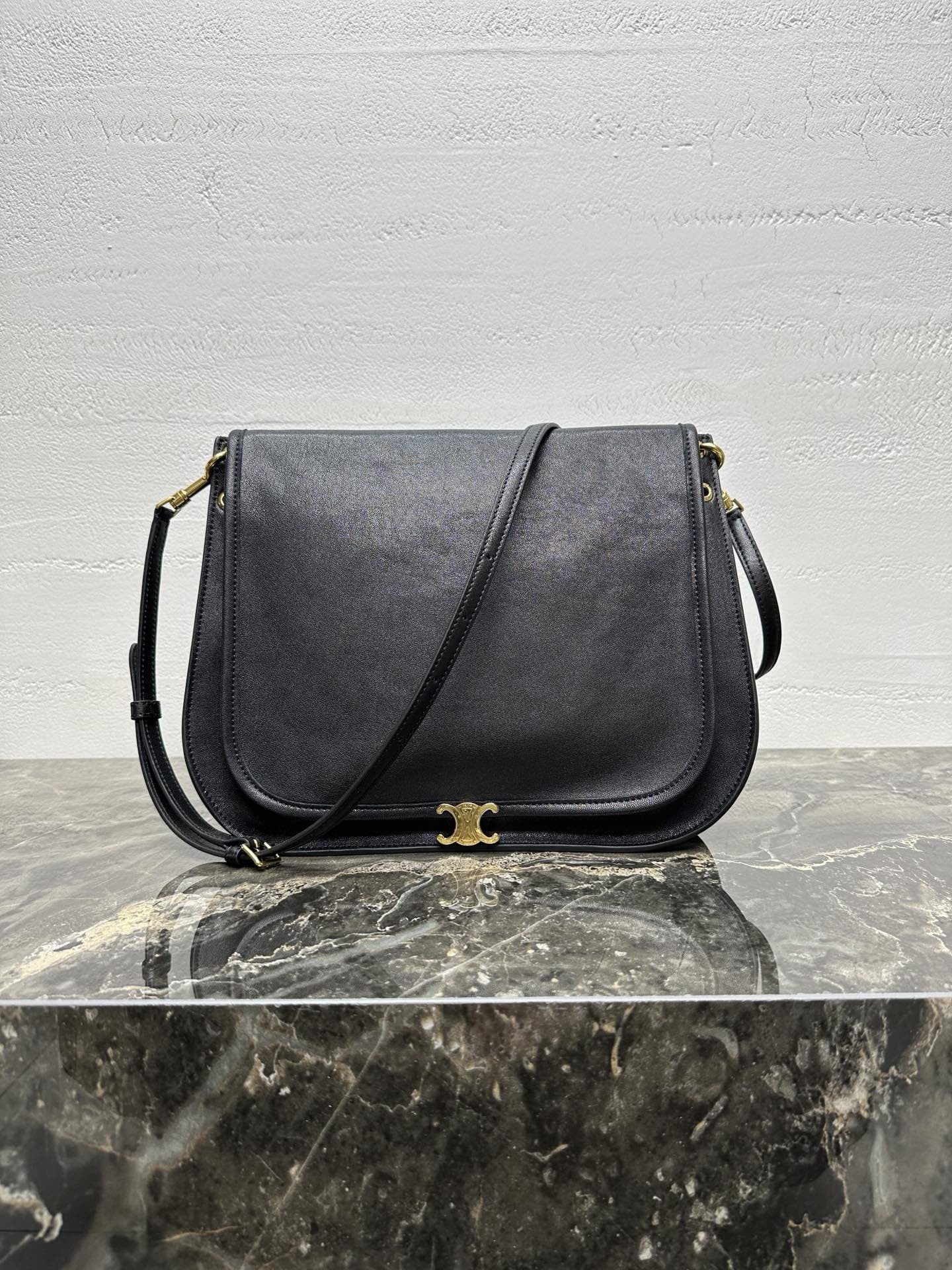 Ce1i*e SOFT TRIOMPHE BESACE IN S*pPLE SHINY LAMBSKIN 34x25x13cm