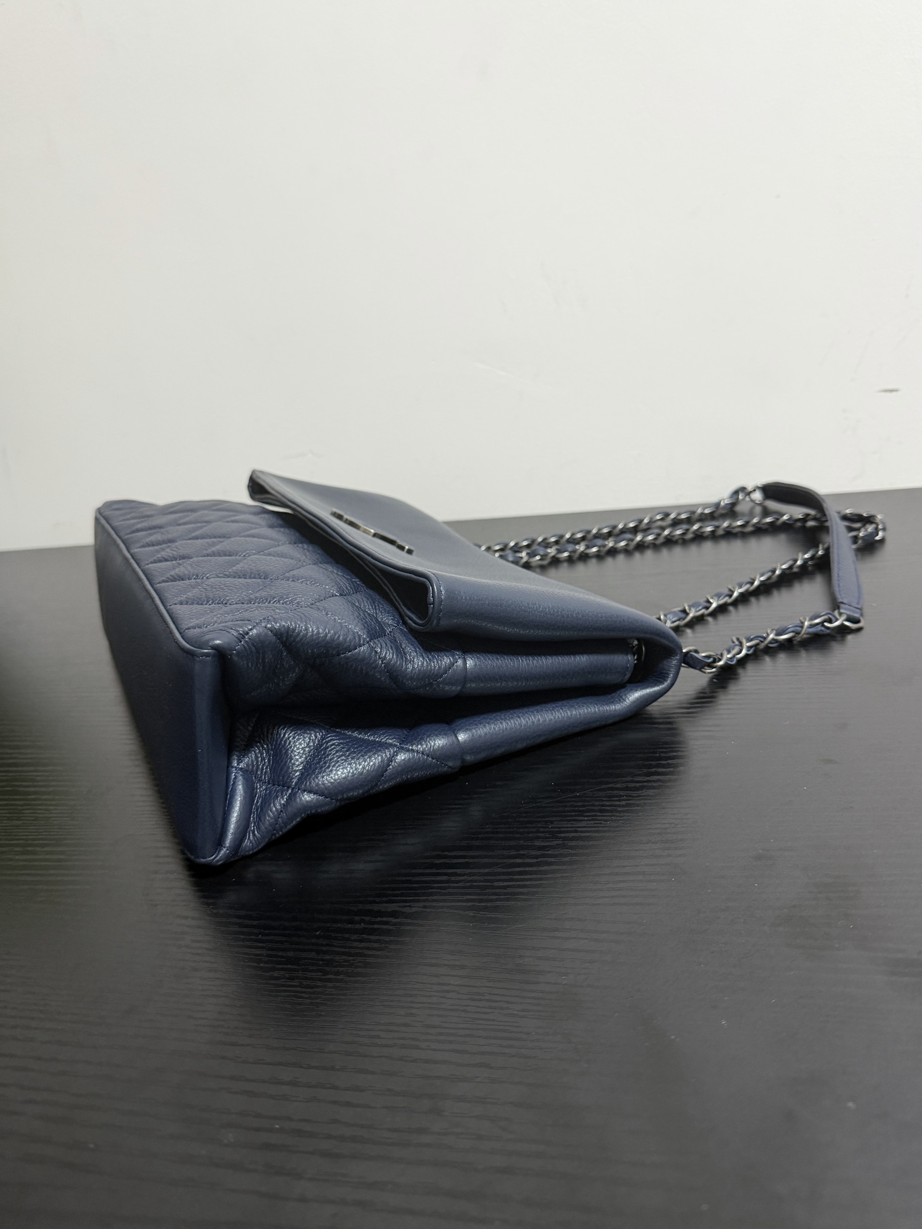 Ch**el hampton flap handbag as7095 32x19x7.5cm