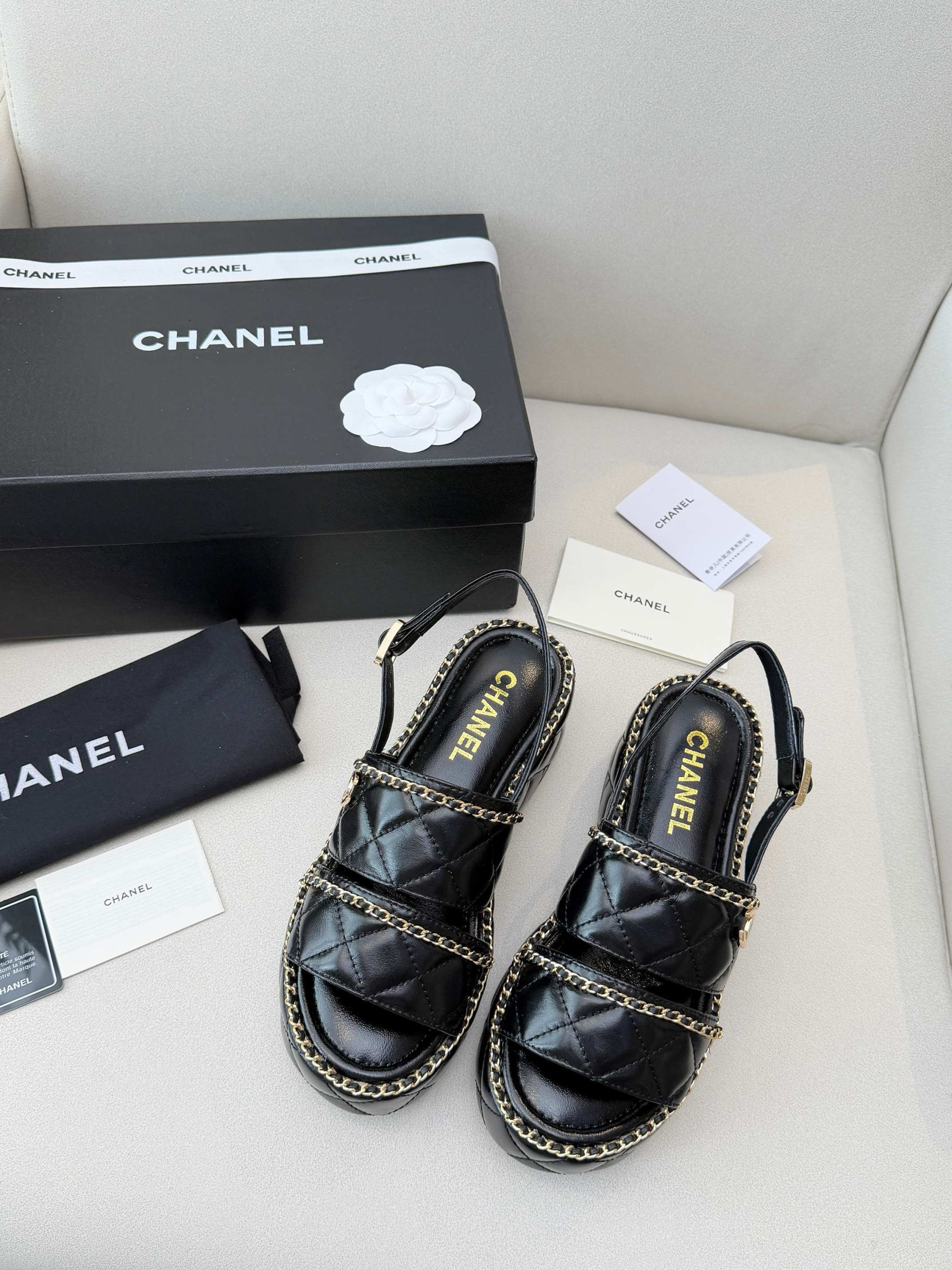 ua Ch**el sandals