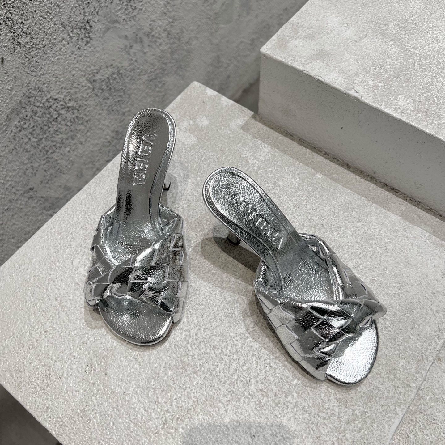 UA B0tt*ga Ven*ta Blink Slides