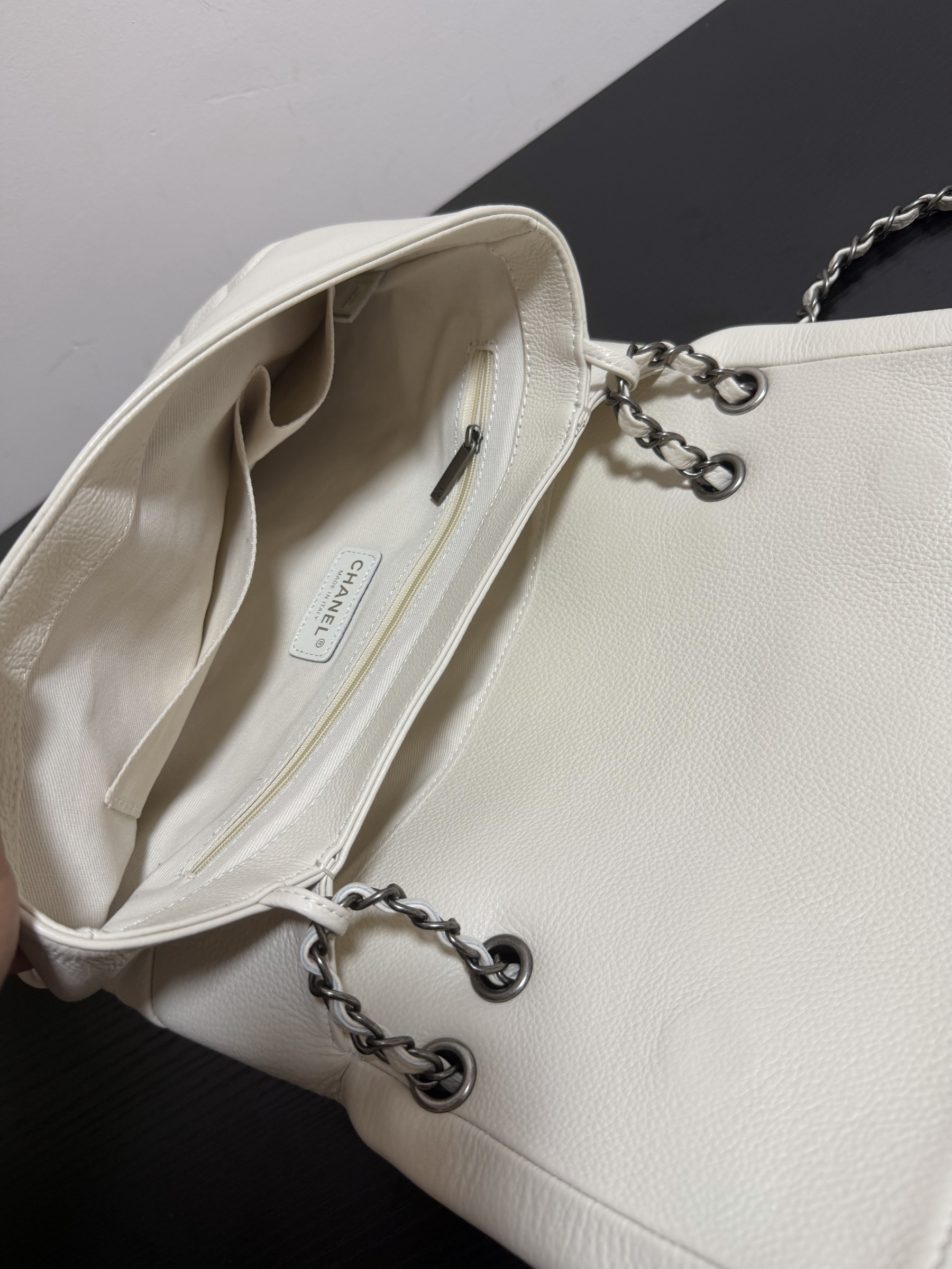 Ch**el hampton flap handbag as7095 32x19x7.5cm