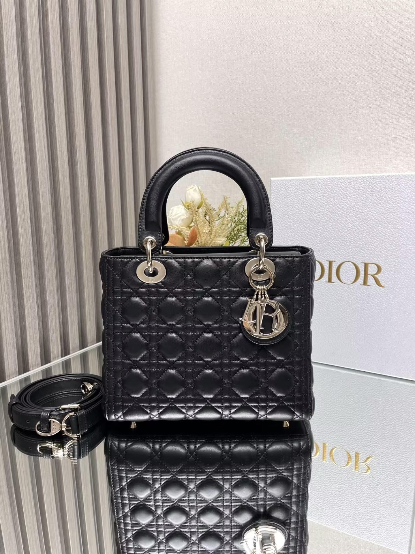 Medium Lady D10r Bag 24 x 20 x 12 cm