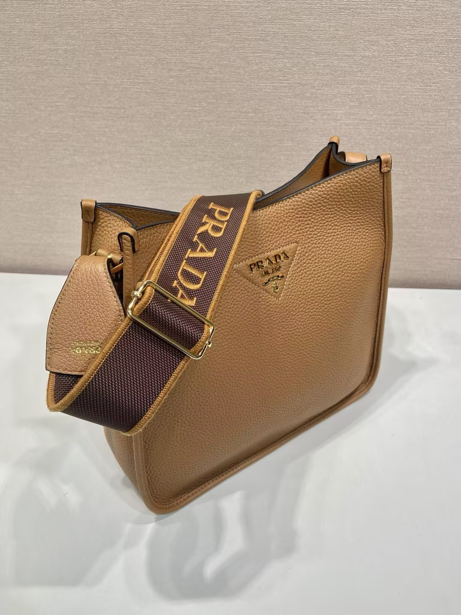 Pra*a medium leather bag 26x28x11cm