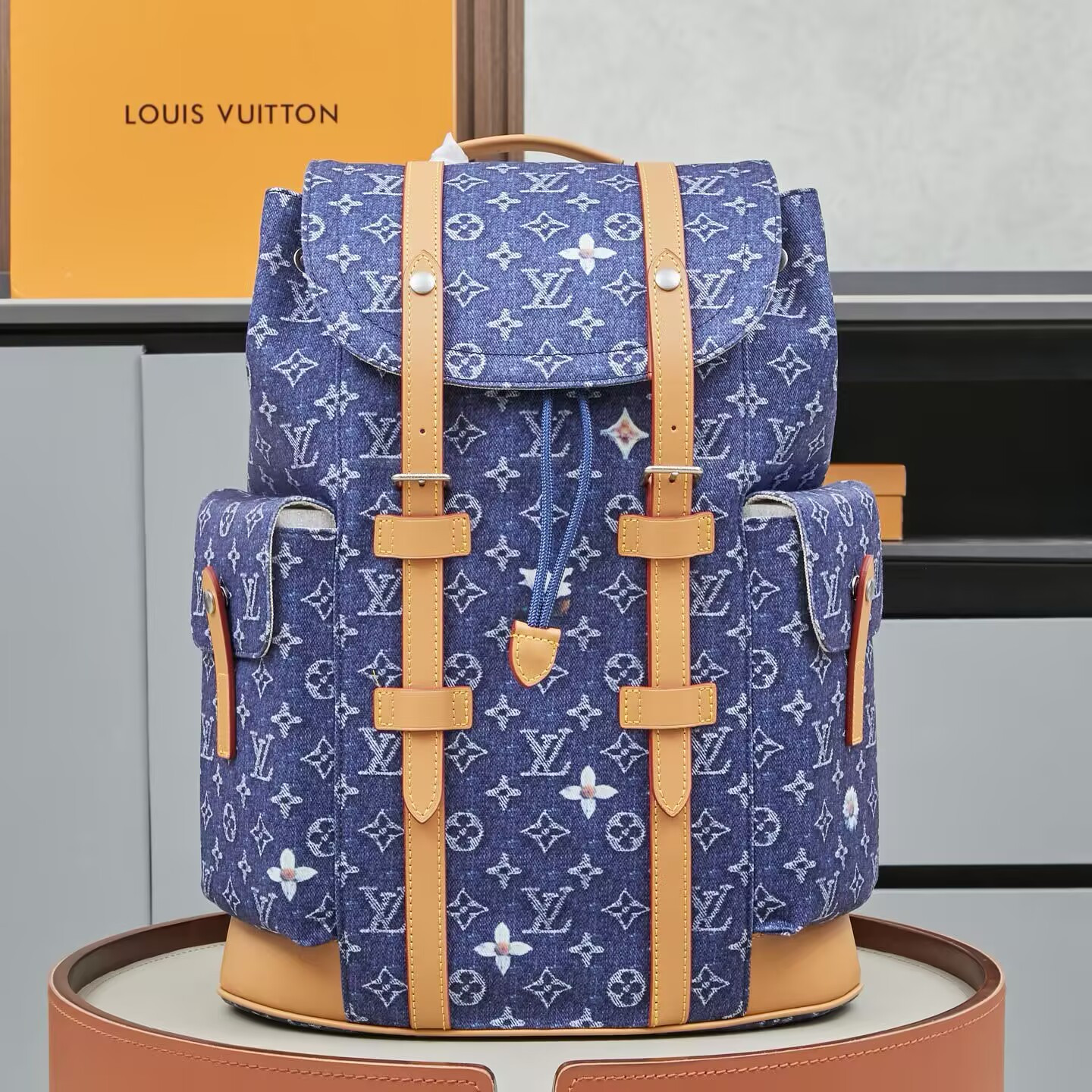 LV Christopher MM M27554 38 x 44 x 12.5 cm
