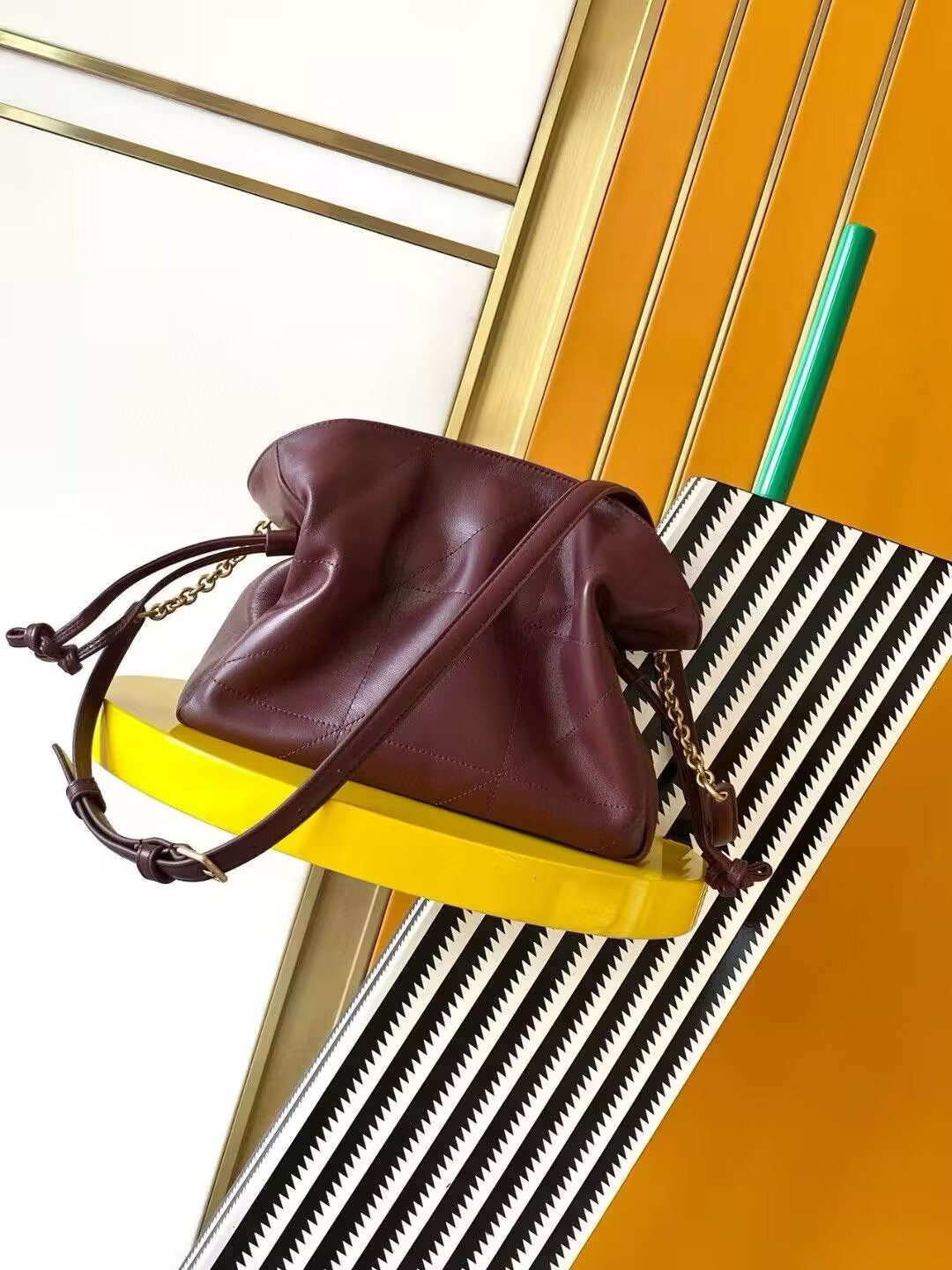 Y51 jamie 4.3 pochon quilted leather shoulder bag 26x18x11cm