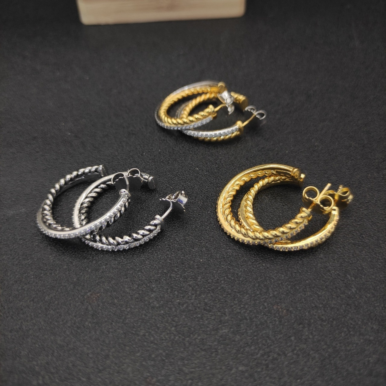 dau1d Yvrm*n lemniscate d1am0nd earrings(inner diameter about 2cm)