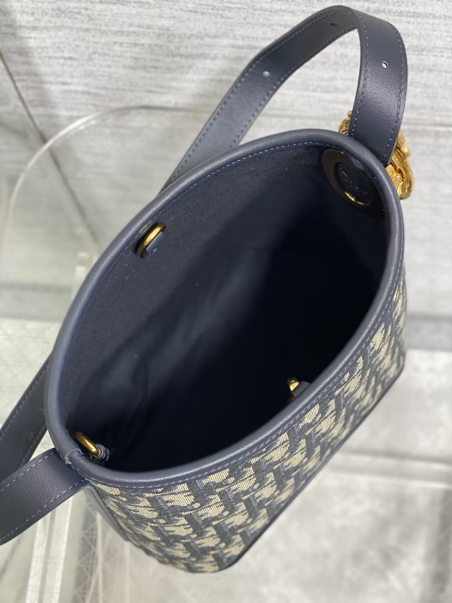 D10r small médaillon bucket bag 19.5x18.5x11.5cm