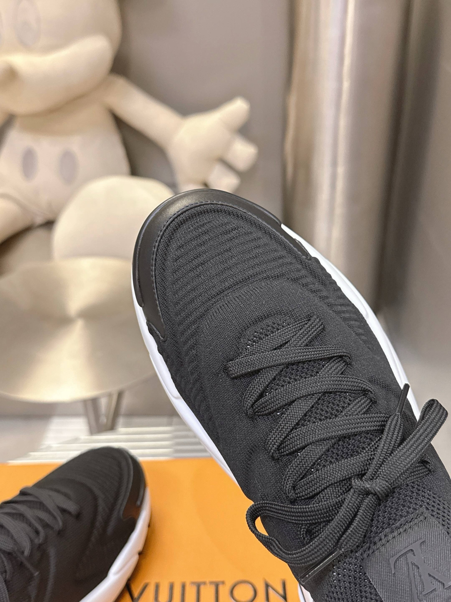 UA LV Sneakers
