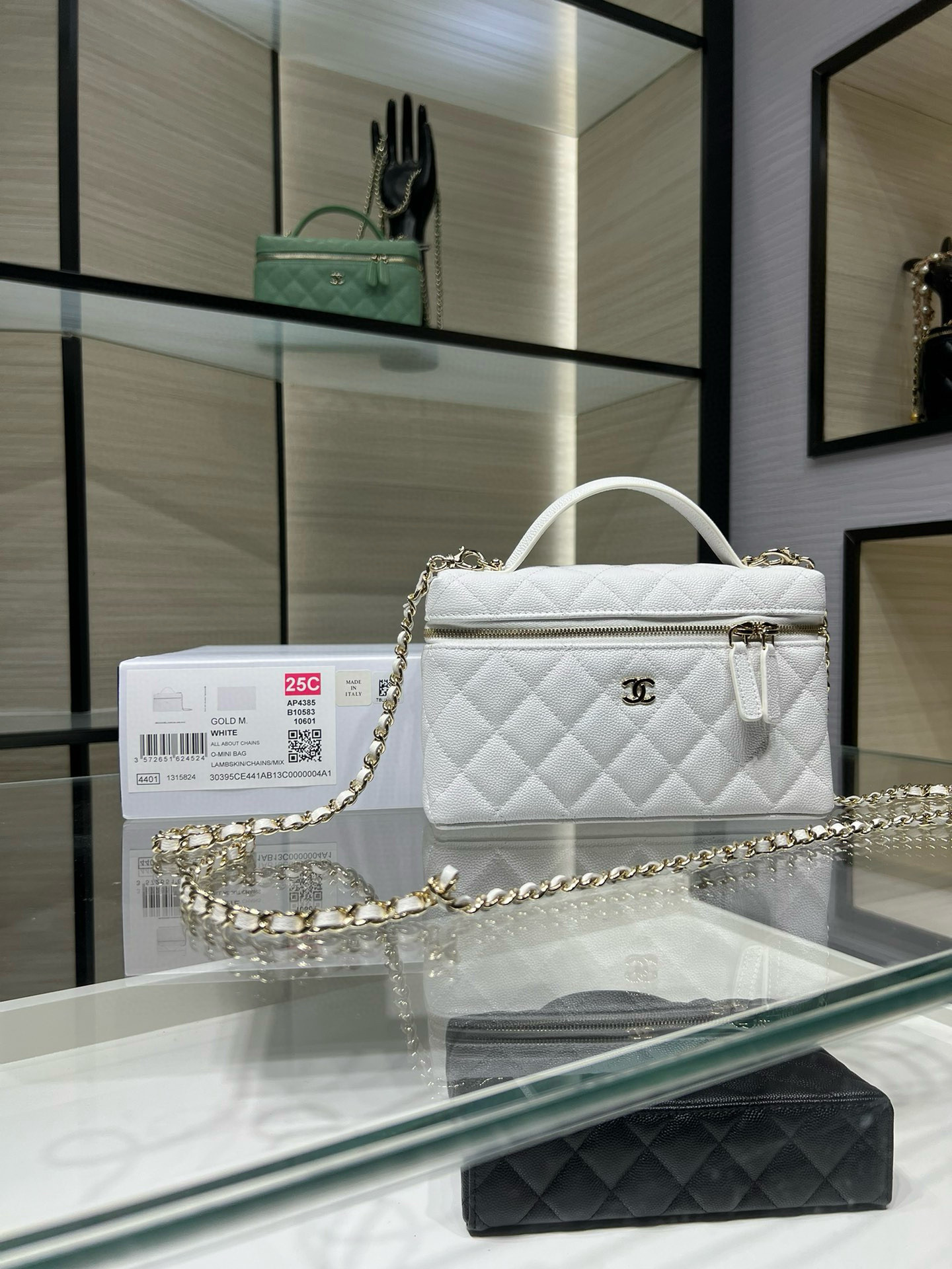 Ch**el classic vanity with chain handbag ap4385 17x19.5x5cm